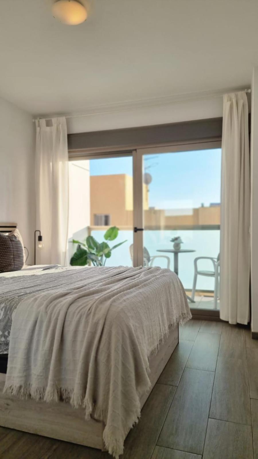 Penthouse Gloria *