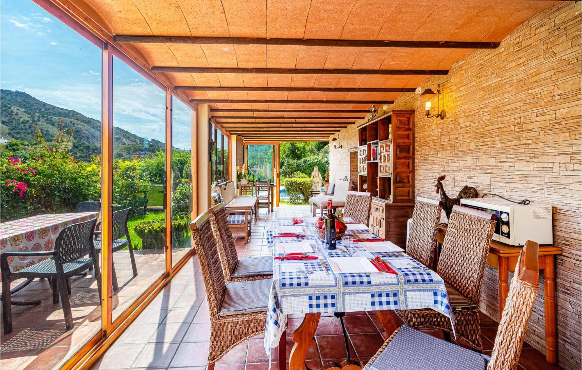 Сasa de vacaciones 3 Bedroom Awesome In