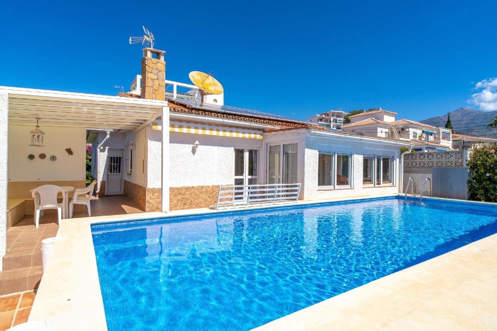 Mit Privatpool Fuer 5 Personen Ca 100 Qm In Nerja, Andalusien Costa Del Sol Сasa de vacaciones Nerja