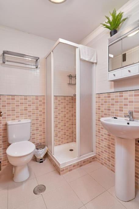 2 Bedroom Modern Apartment, *
