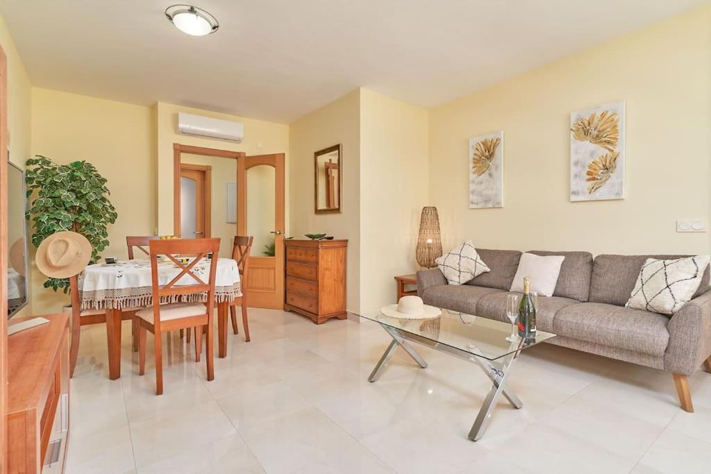 Apartamento 2 Bedroom Modern Apartment, *