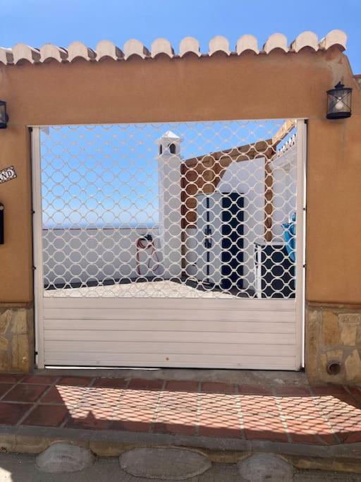 In With Private Pool And Sea View Nerja