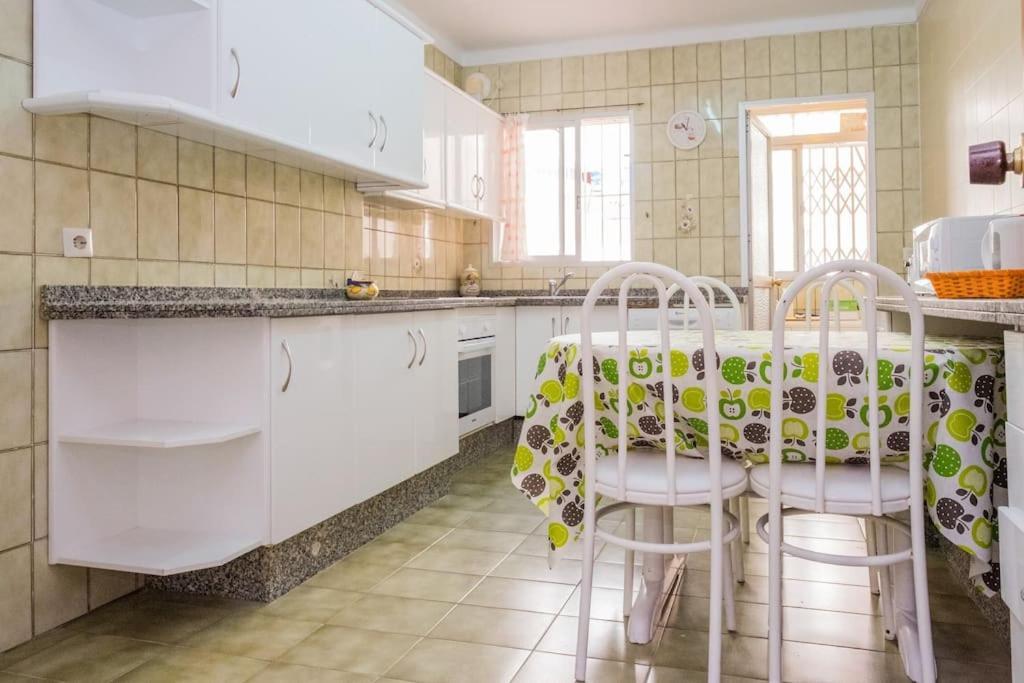 Spacious Flat 100m From Beach-nerja-spain Apartamento Nerja