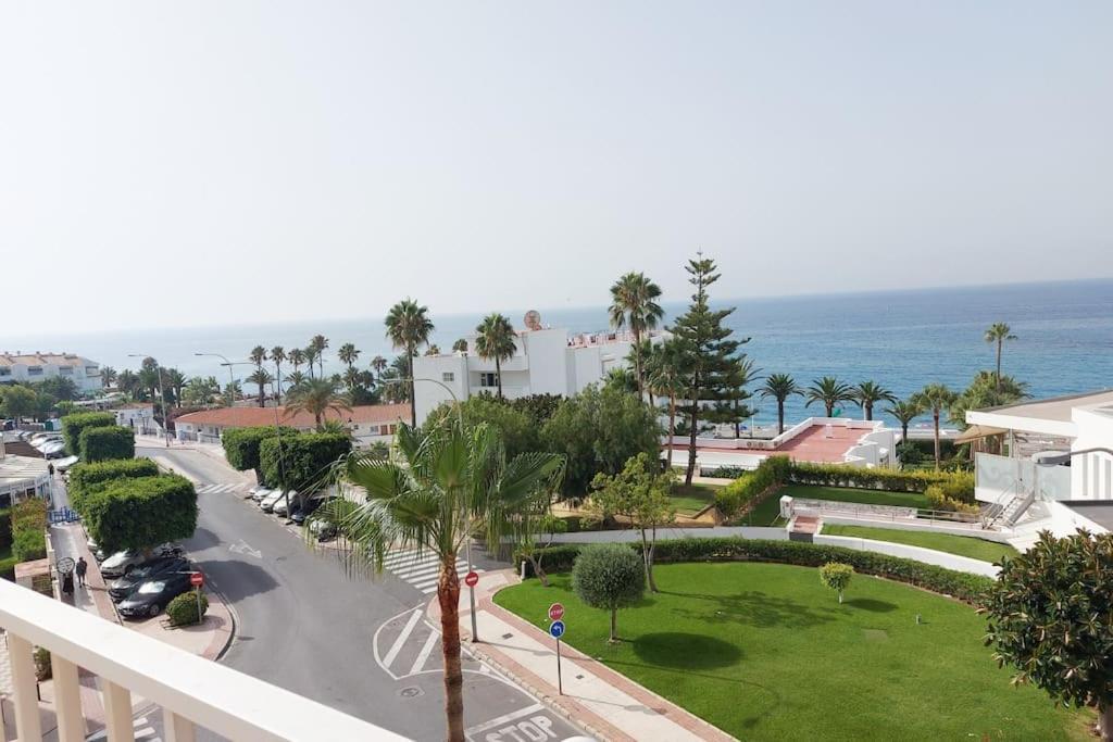 Spacious Flat 100m From Beach-nerja-spain Apartamento