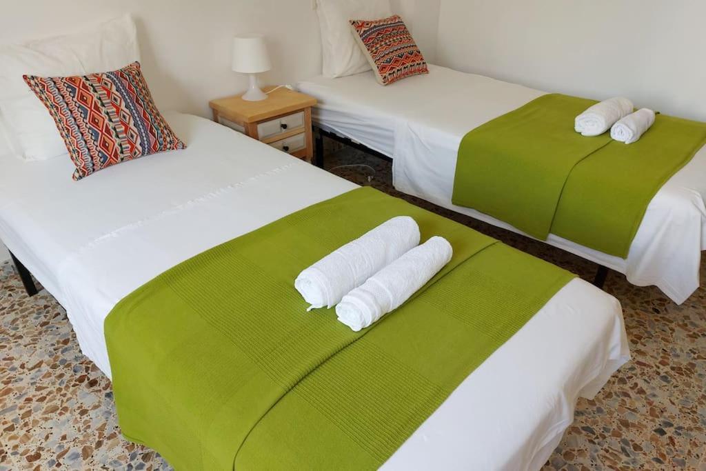 Spacious Flat 100m From Beach-nerja-spain Apartamento