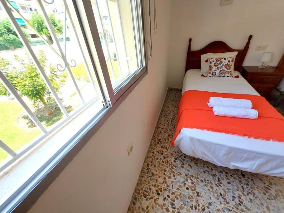 Spacious Flat 100m From Beach-nerja-spain Apartamento