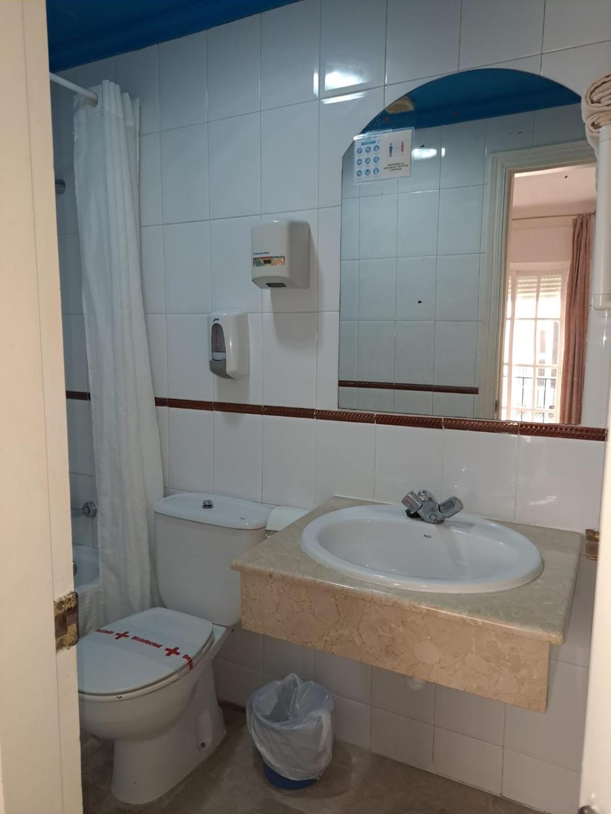 Montys Hostal