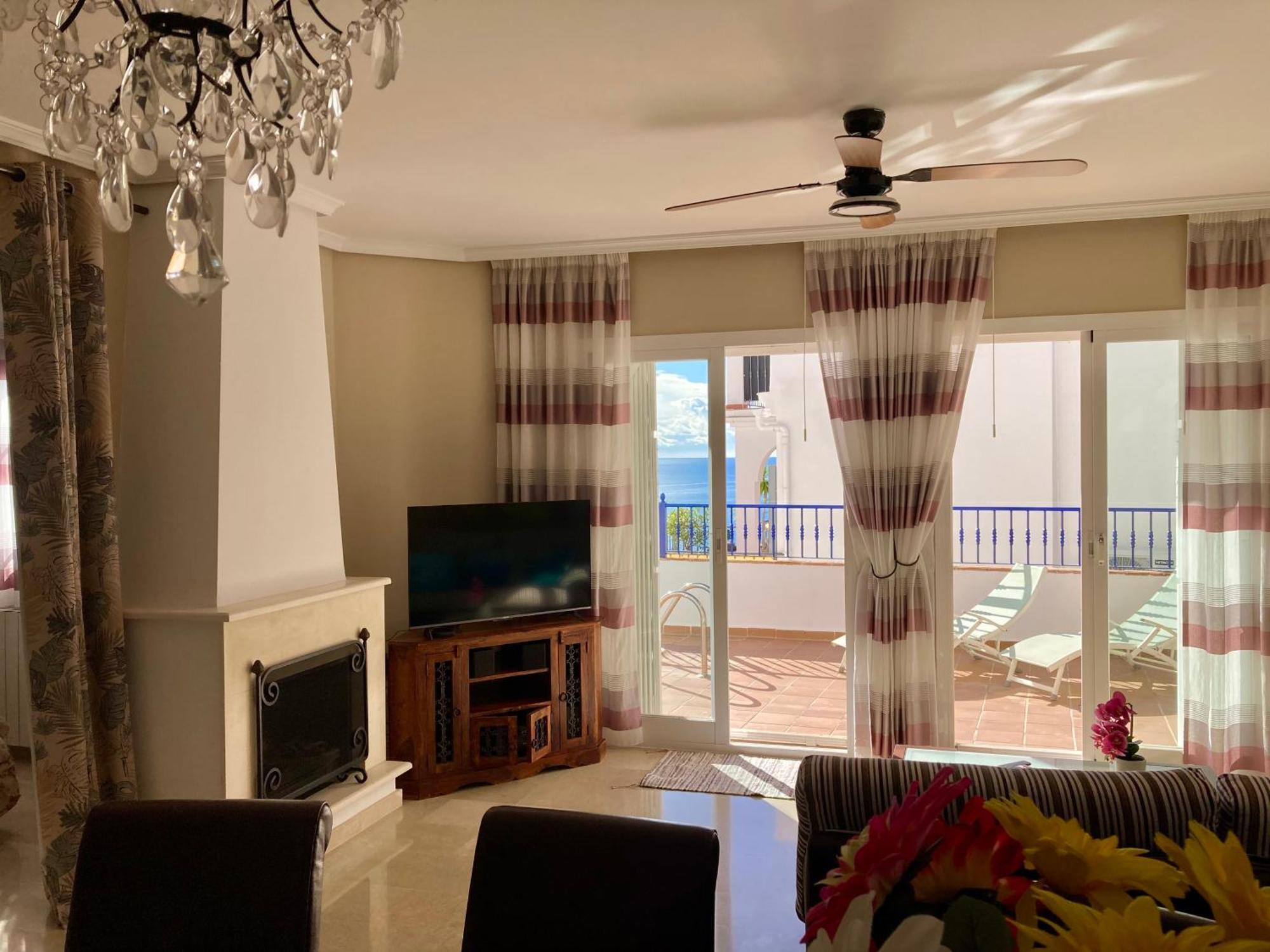 In With Private Pool And Sea View Pousada Nerja