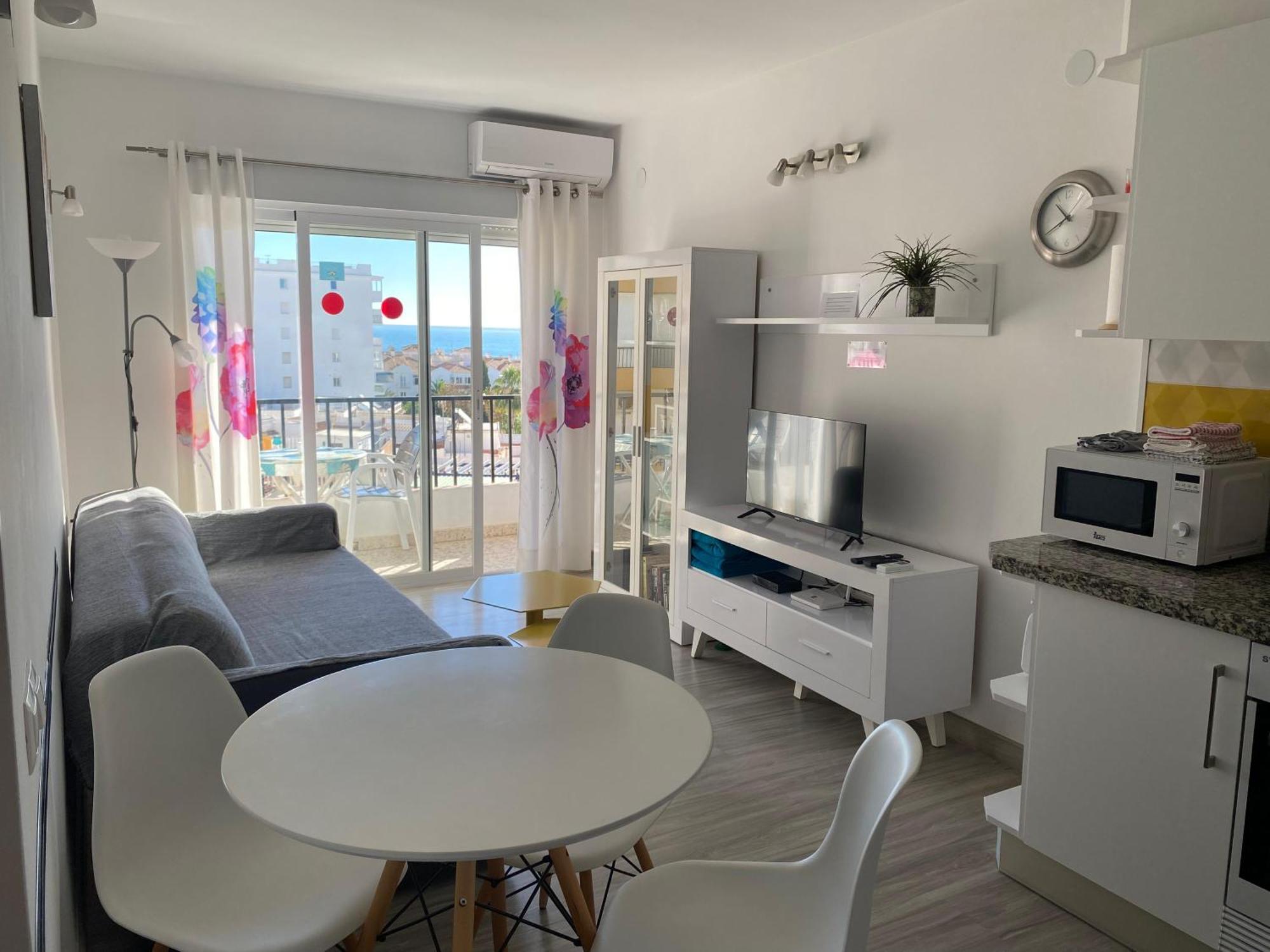 Playa centro y tranquilidad con vistas al mar Apartamento Nerja