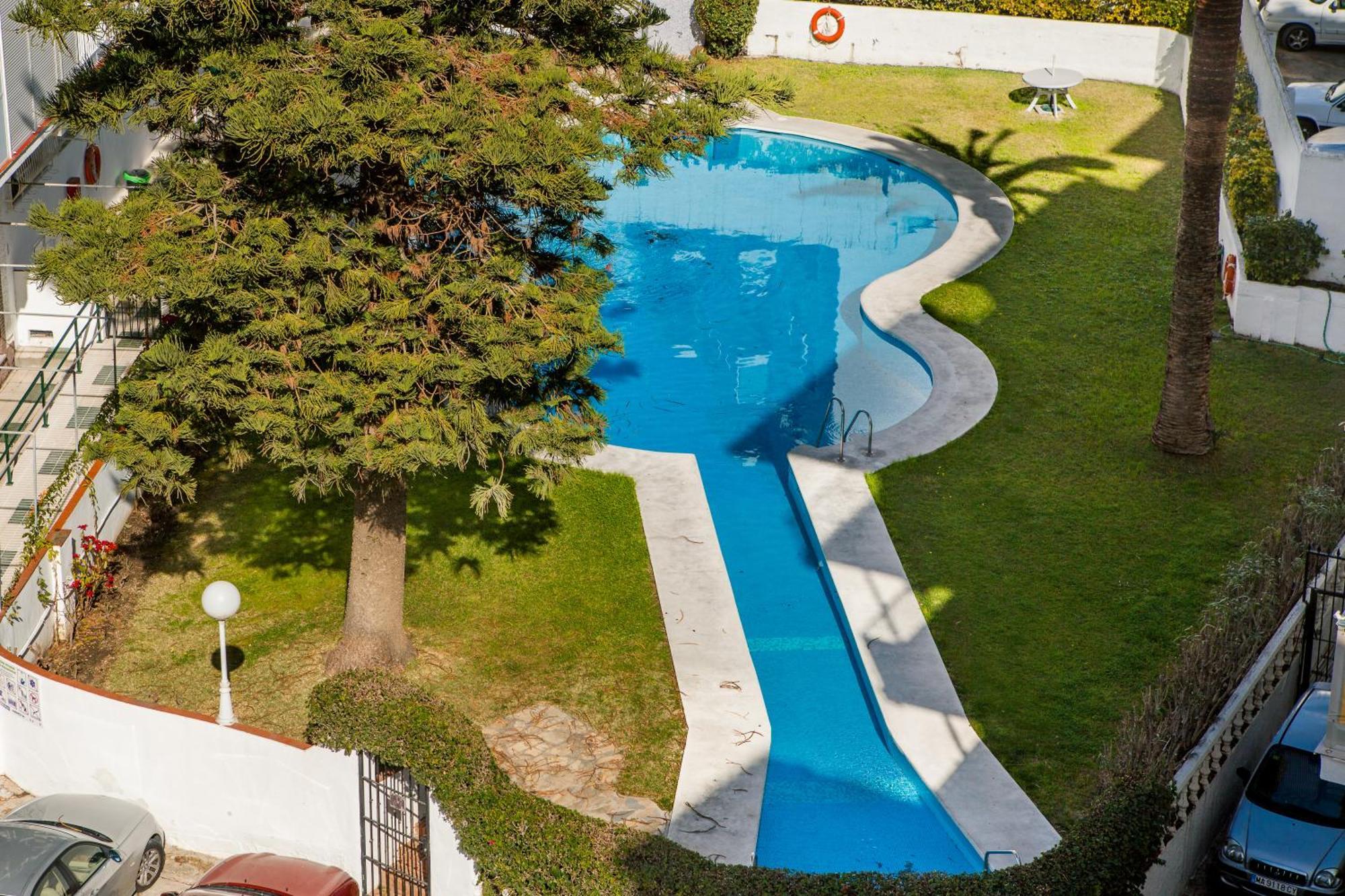 A Un Paso De La Zona Peatonal Del Balcón De Europa Nerja