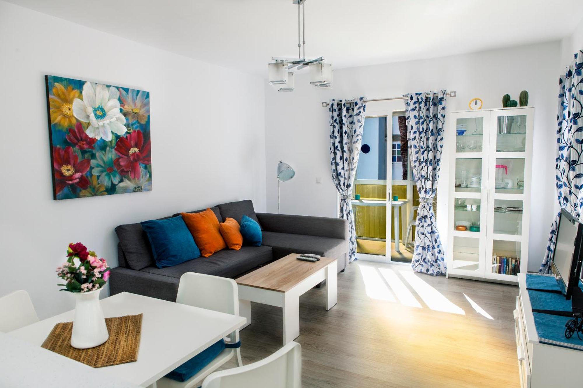 Apartamento A Un Paso De La Zona Peatonal Del Balcón De Europa *