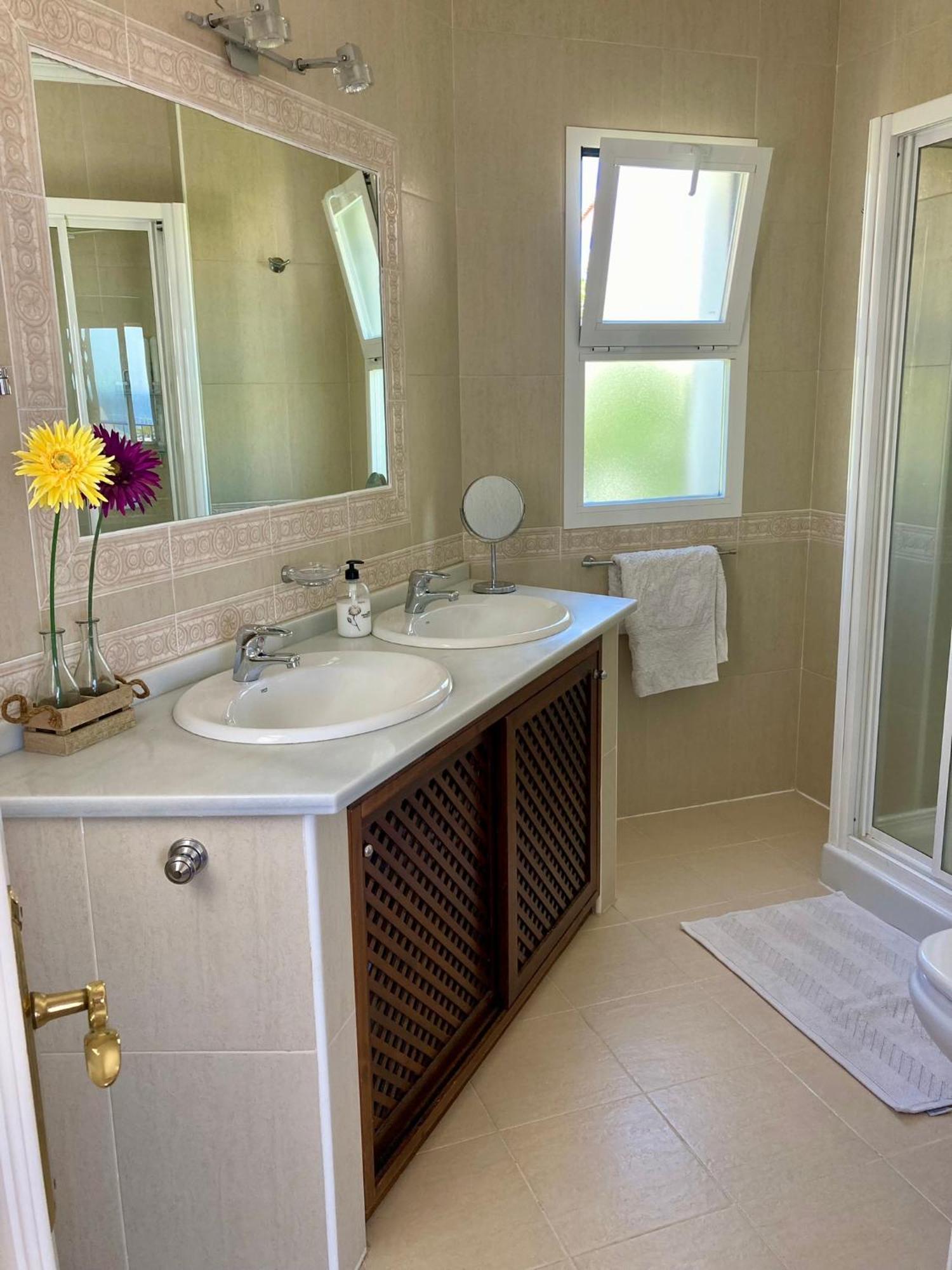 In With Private Pool And Sea View *