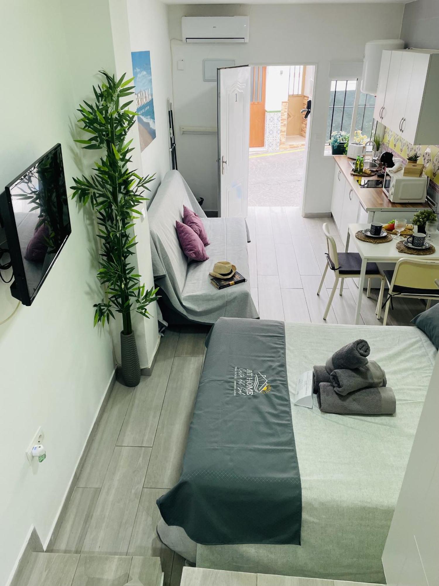 Estudio Jimena Burriana En El Centro De Apartamento Nerja