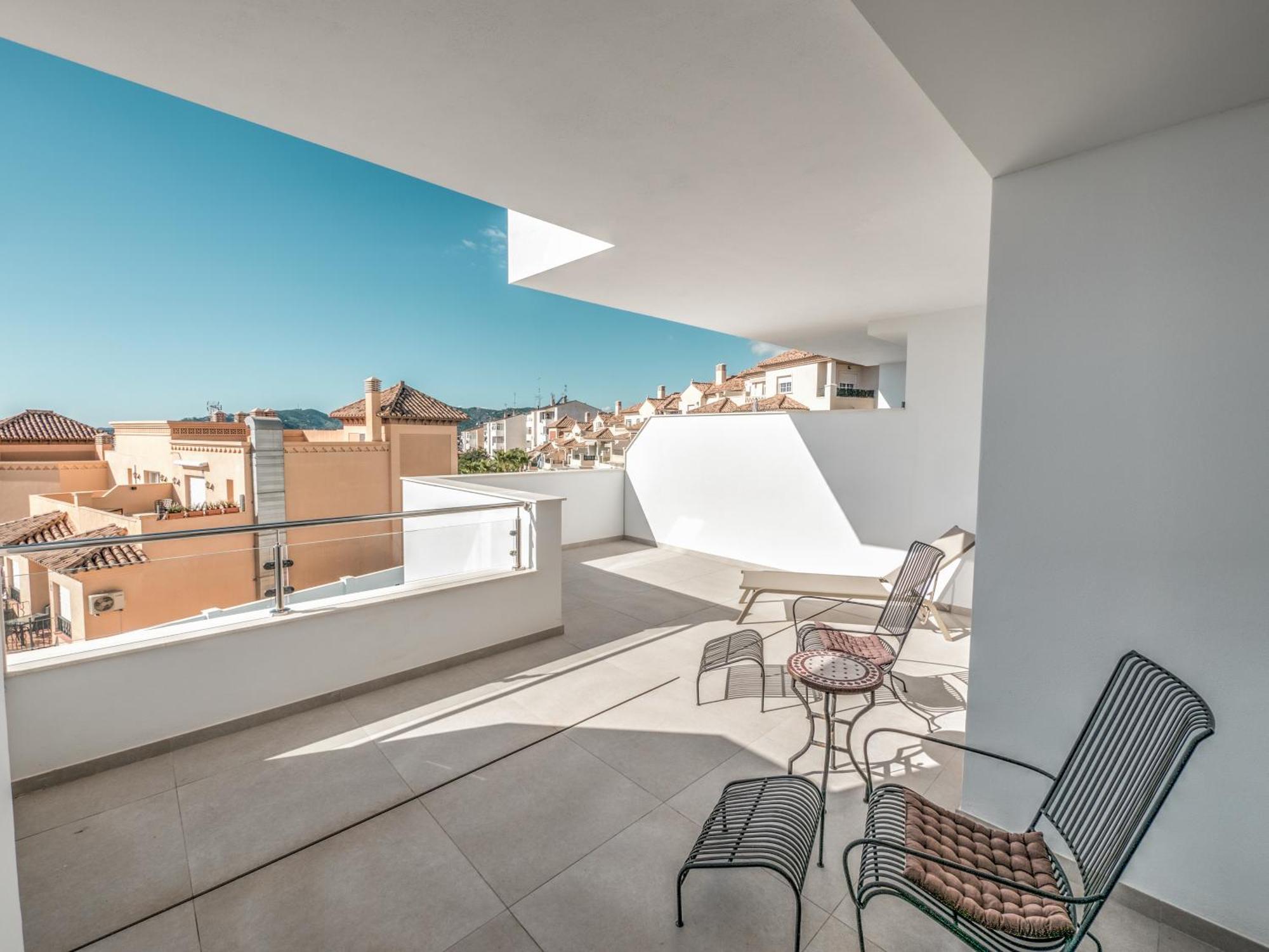 Modern Townhouse With 3 Terraces, Pool And Views Сasa de vacaciones *