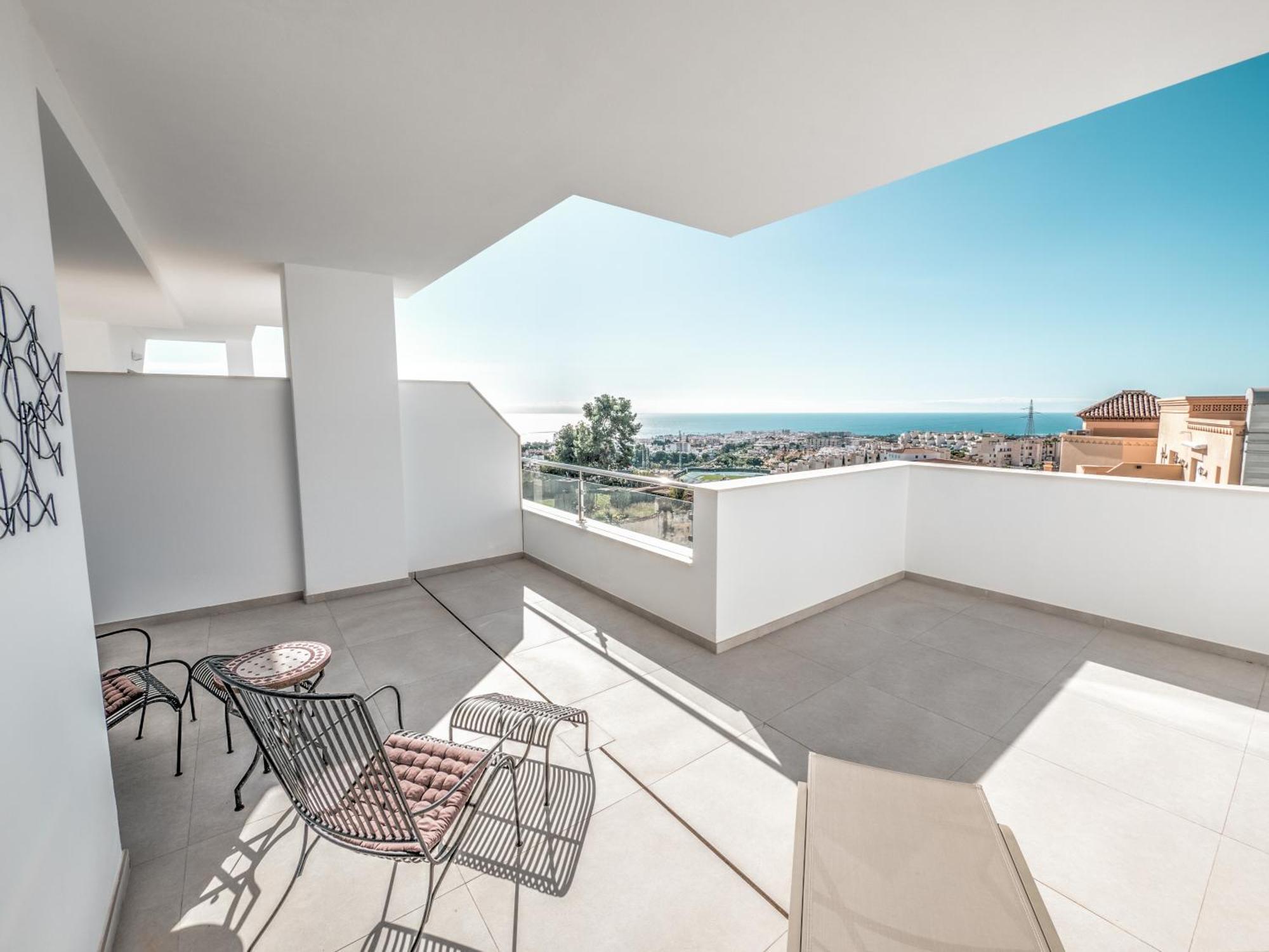 Modern Townhouse With 3 Terraces, Pool And Views * Nerja