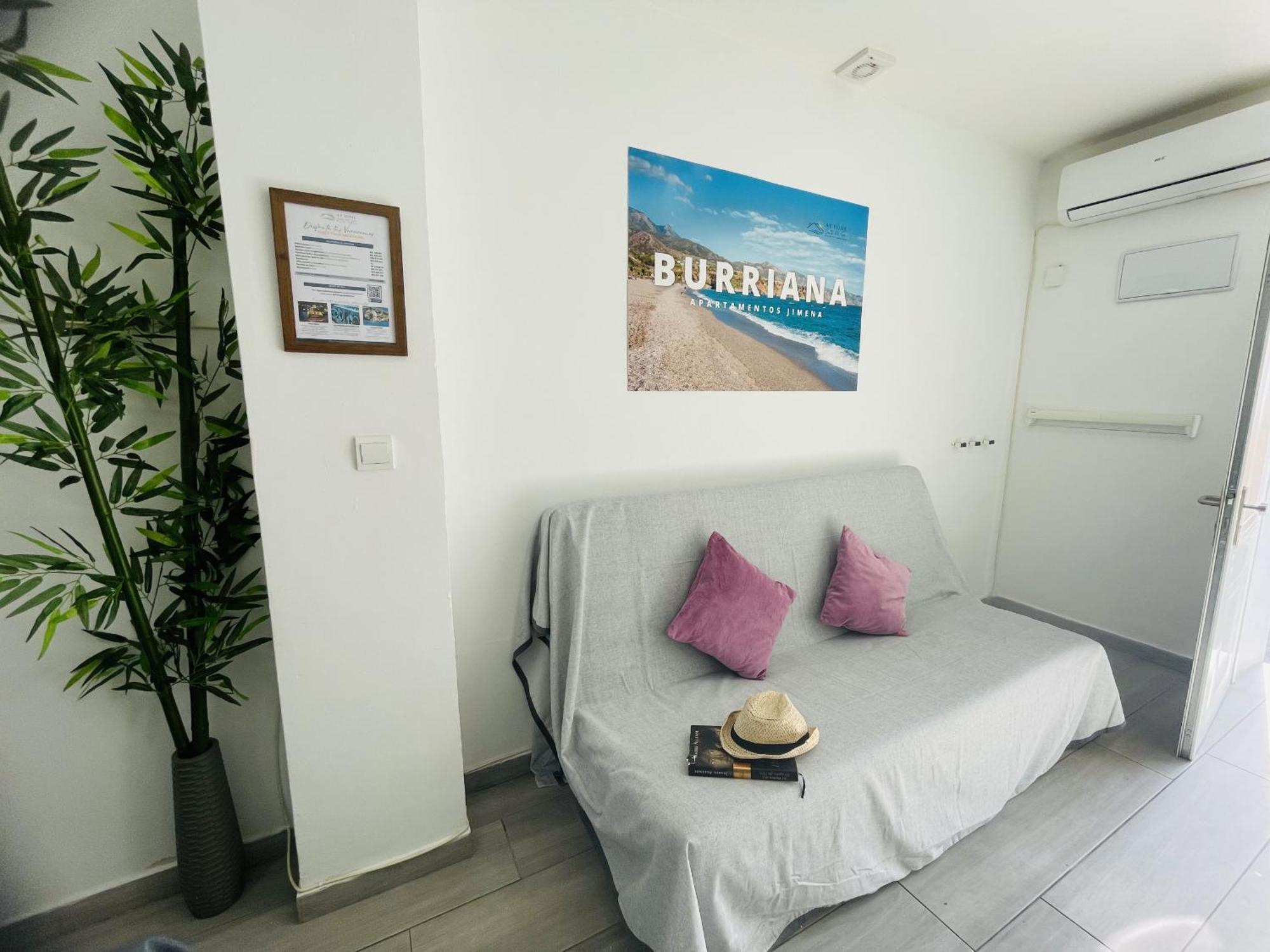 Estudio Jimena Burriana En El Centro De Apartamento Nerja