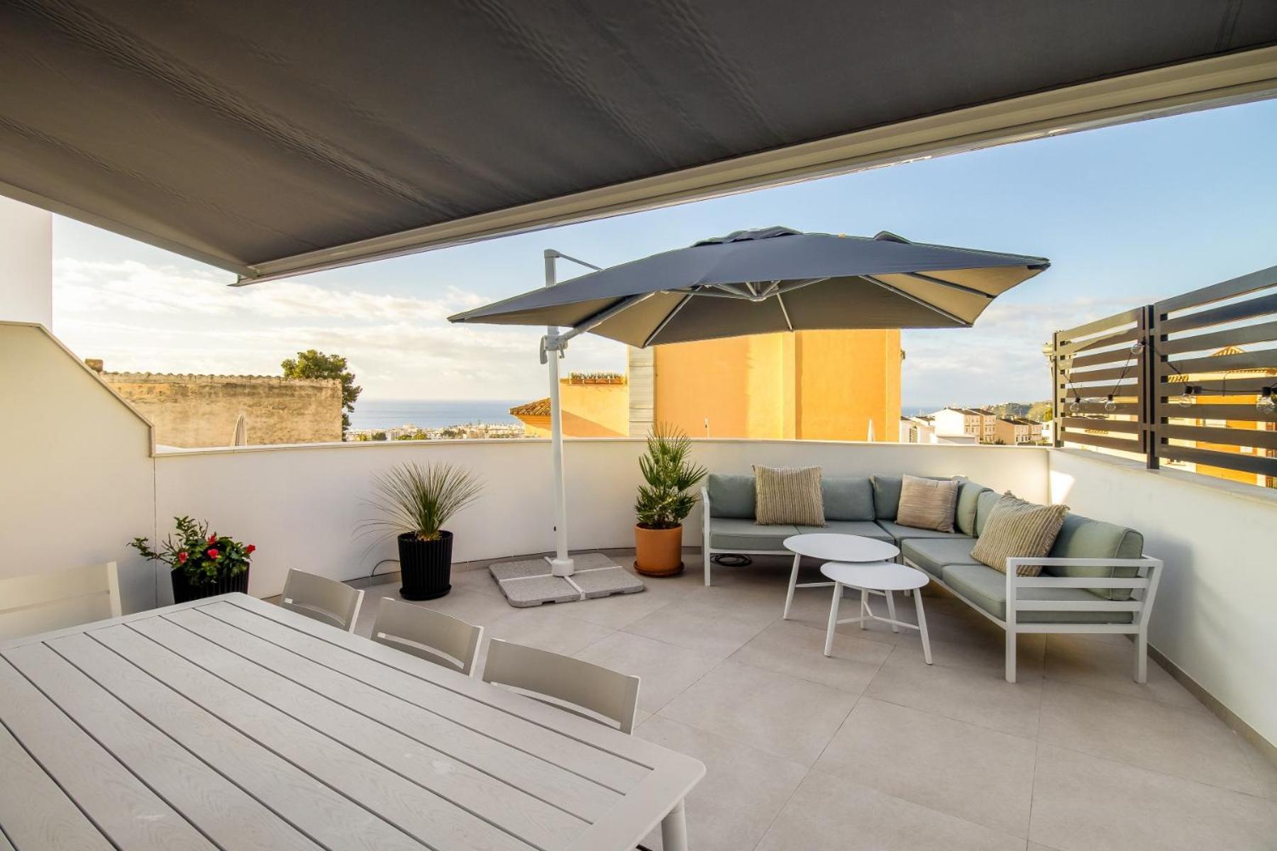 Con Piscina Y Garaje Apartamento Nerja