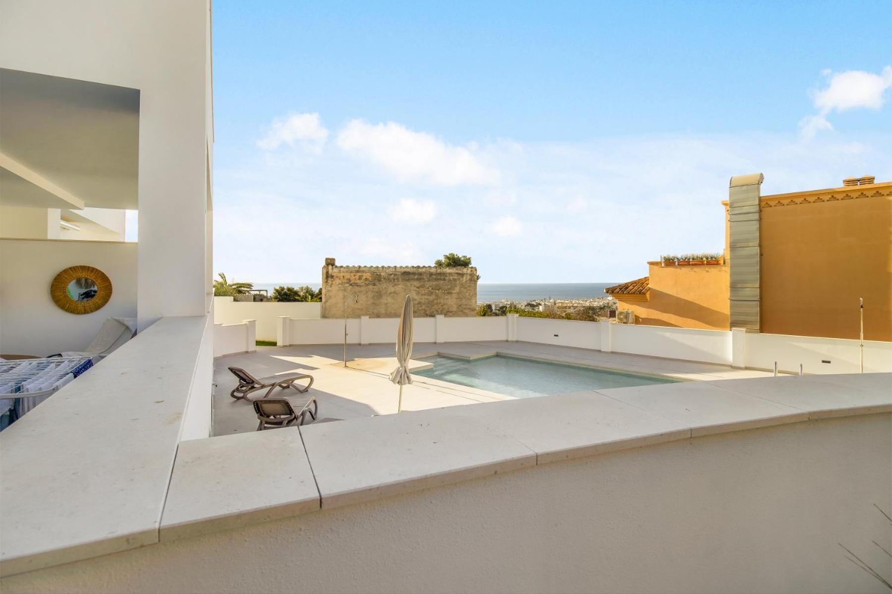 Apartamento Con Piscina Y Garaje Nerja