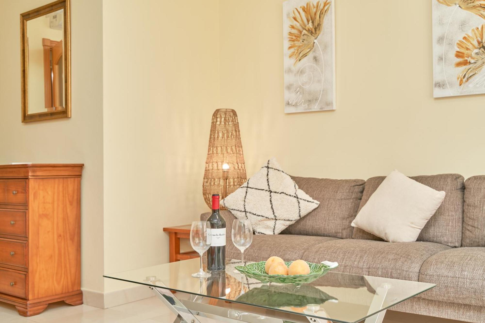 Antonio Millon 27 Apartment *