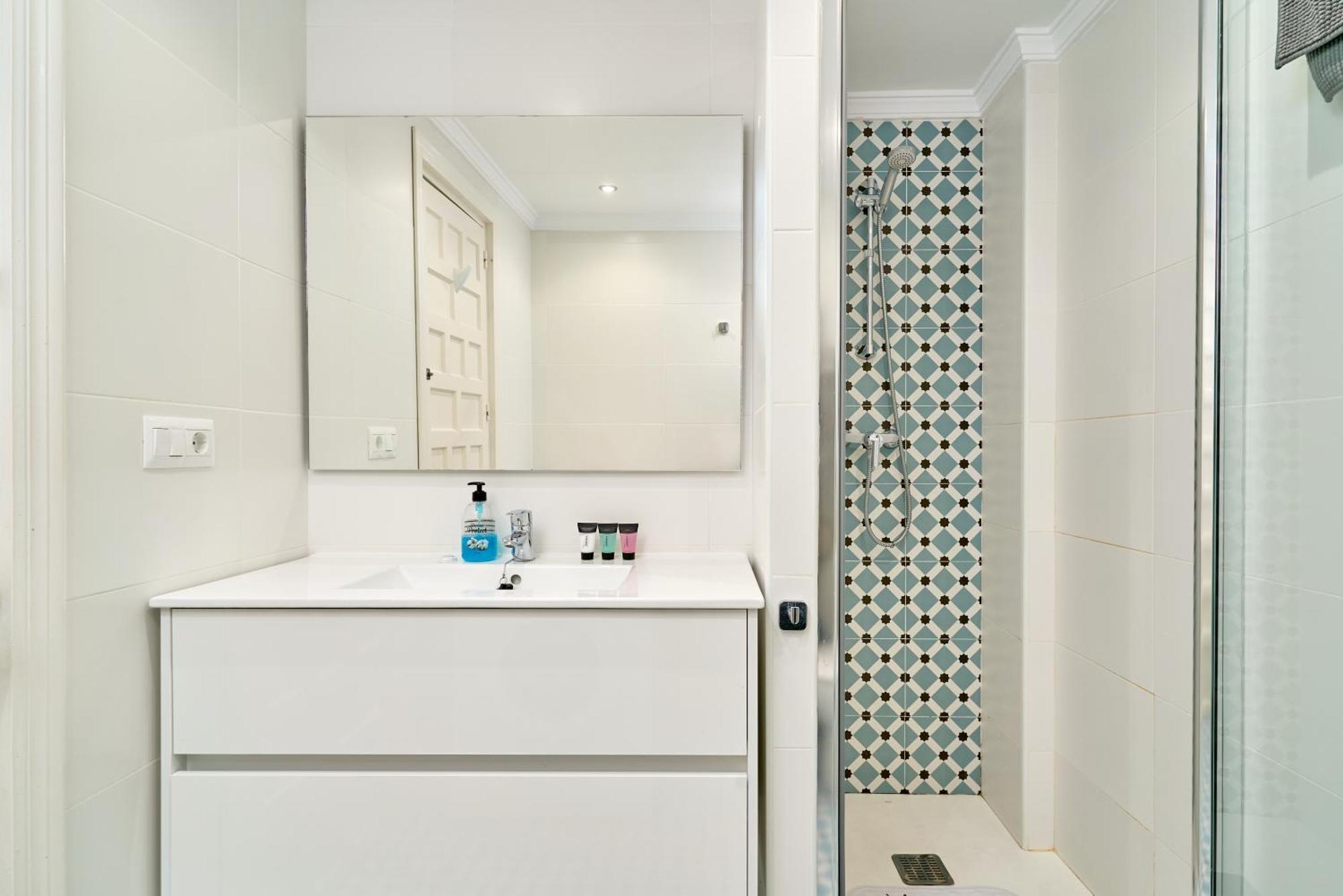 Large One Bed Apartamento *