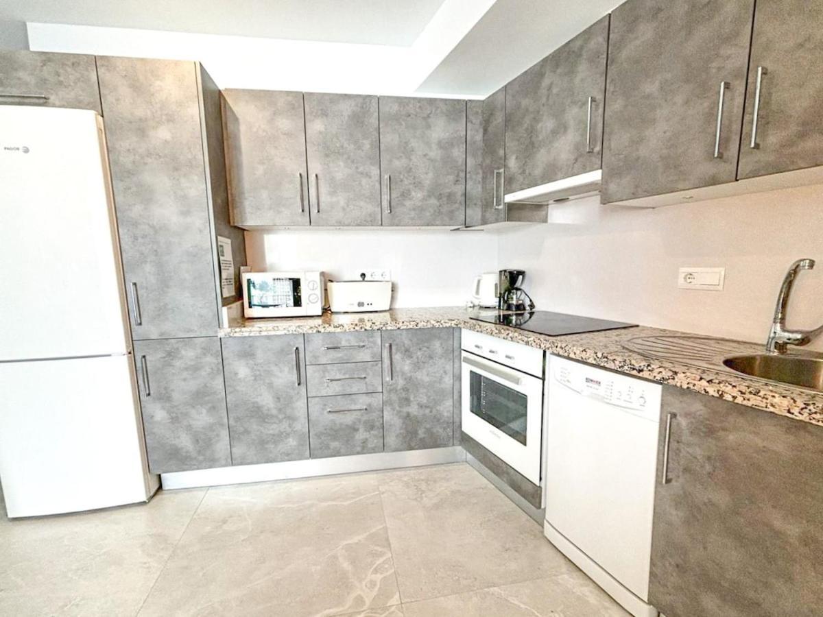 Renovated 2 Bedroom In Center, Carabeo Area