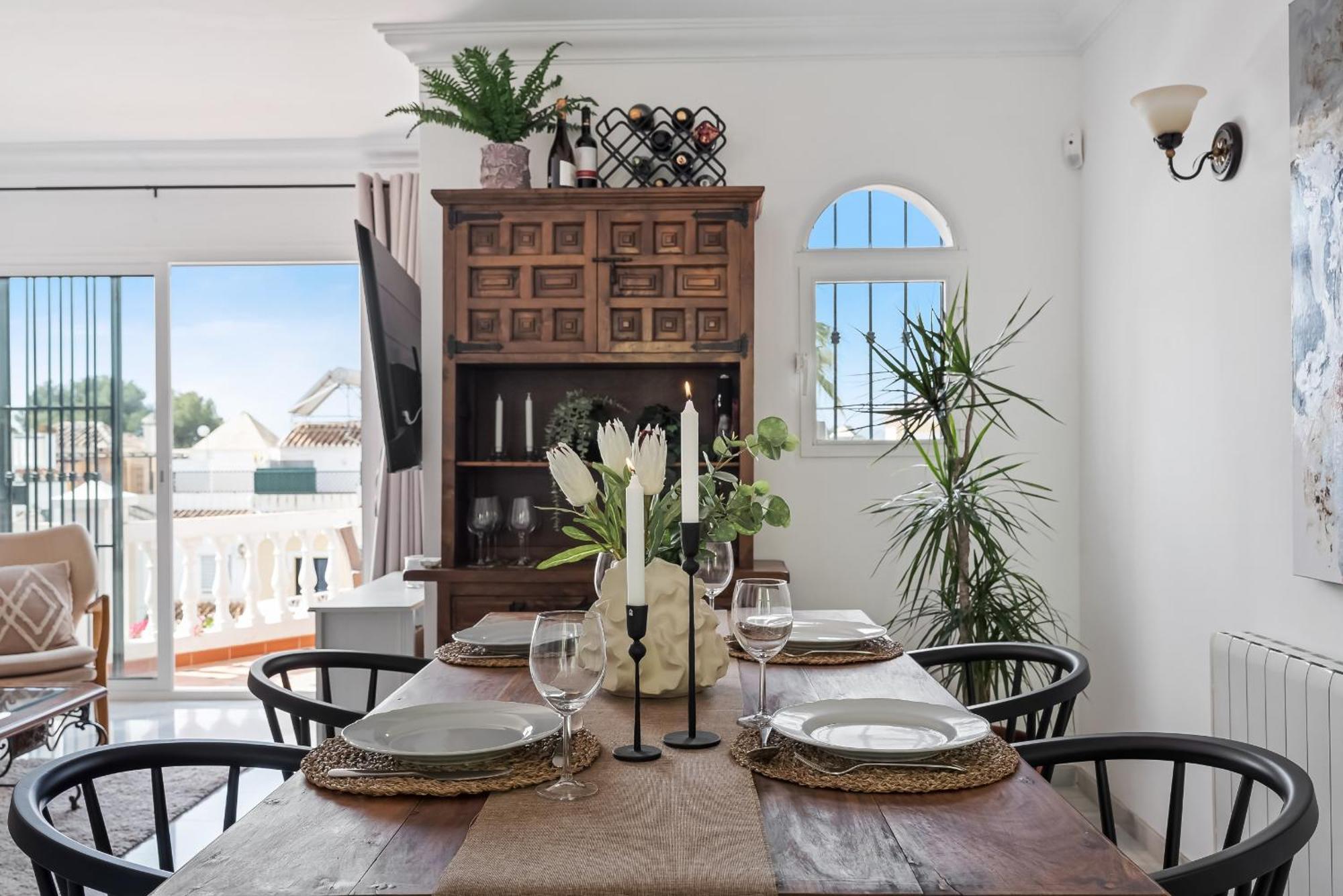 Chic Retreat With A Spacious Garden, Near Burriana Casa de férias Nerja