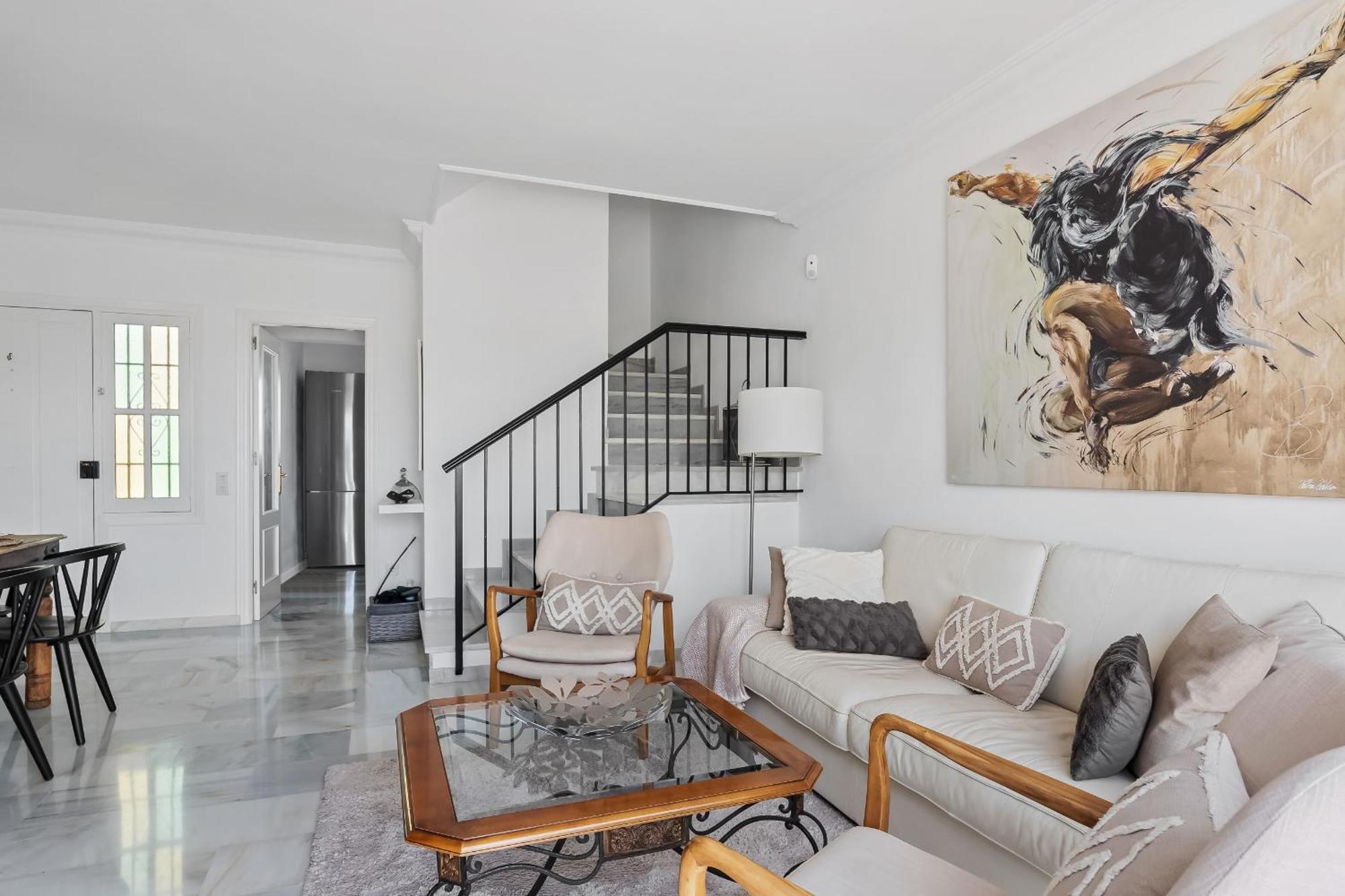 Casa de férias Chic Retreat With A Spacious Garden, Near Burriana Nerja