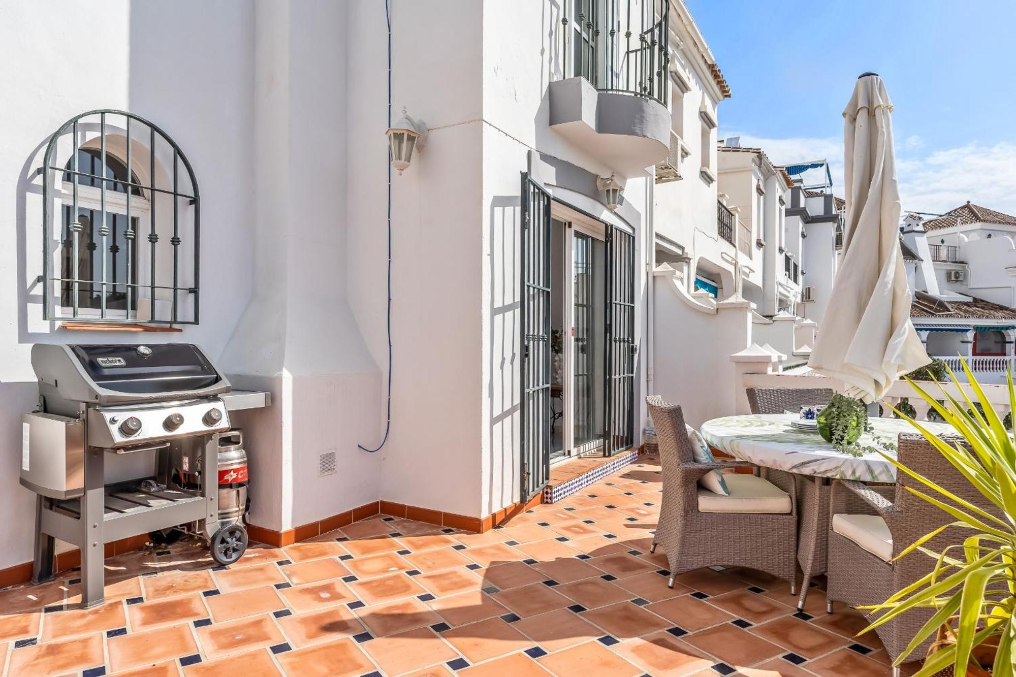 Casa de férias Chic Retreat With A Spacious Garden, Near Burriana *