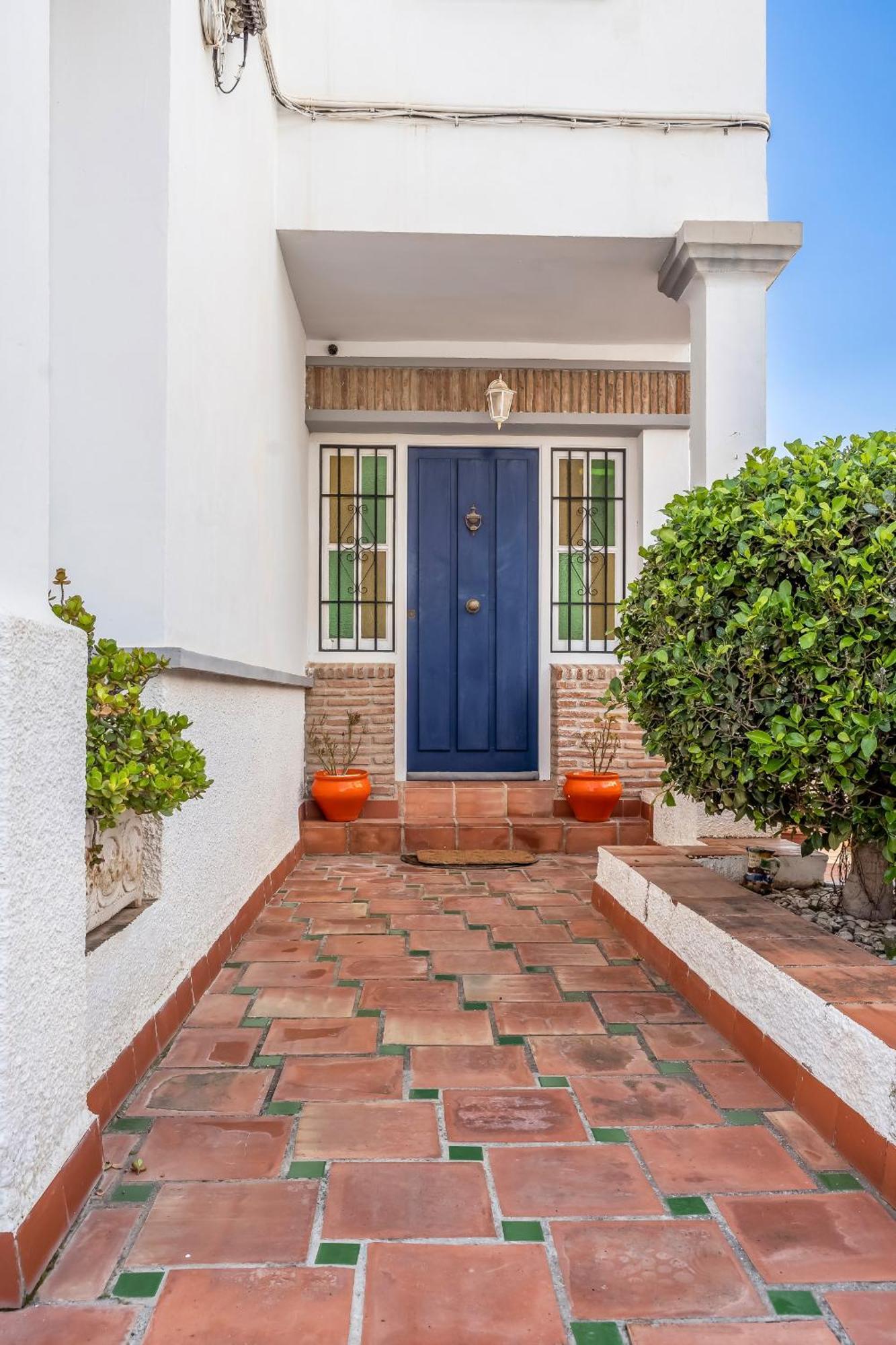 Casa de férias Chic Retreat With A Spacious Garden, Near Burriana Nerja