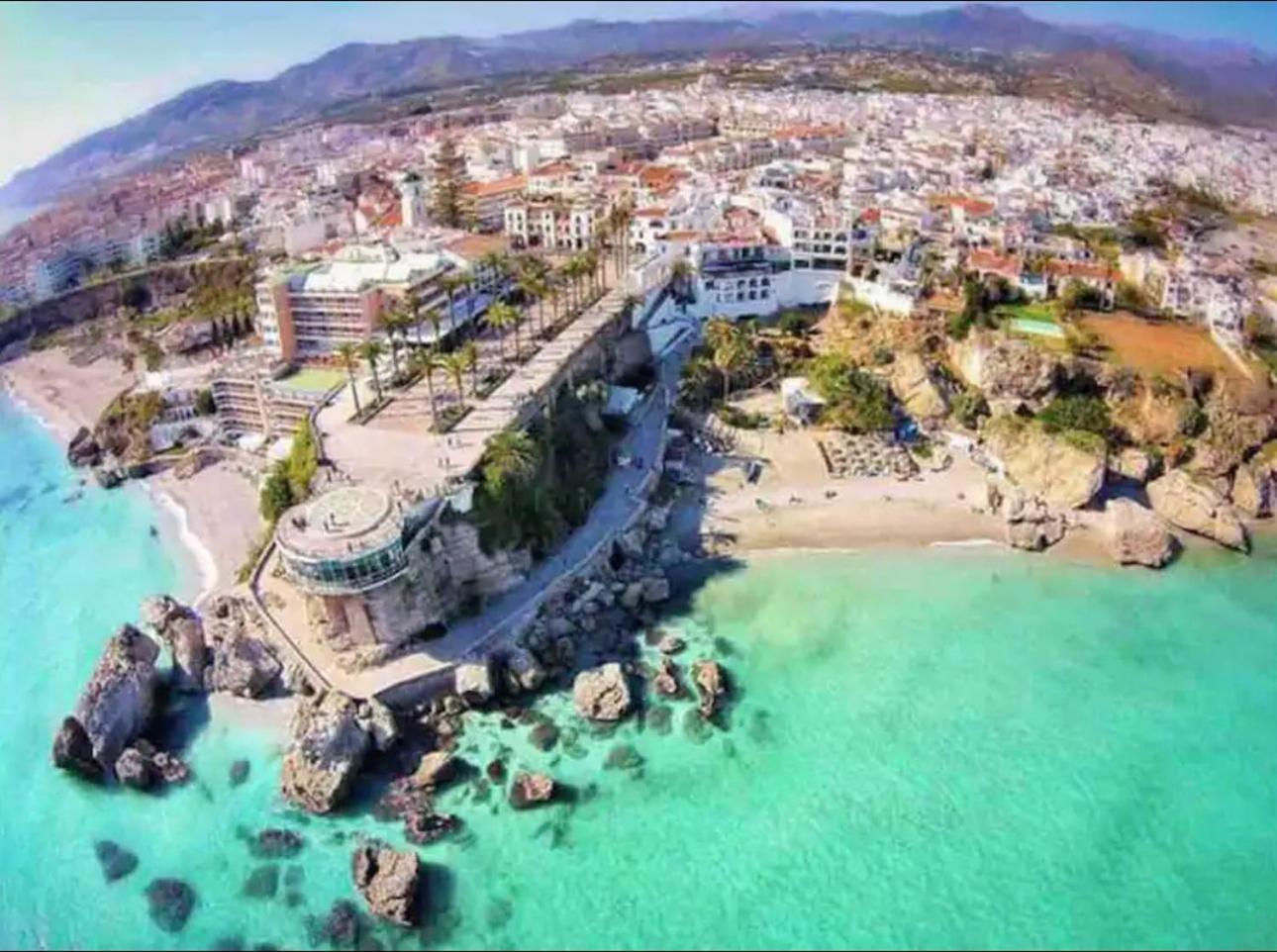 Apartamento 5 Chaparil Beach, Flat 3 With Sea Views Nerja