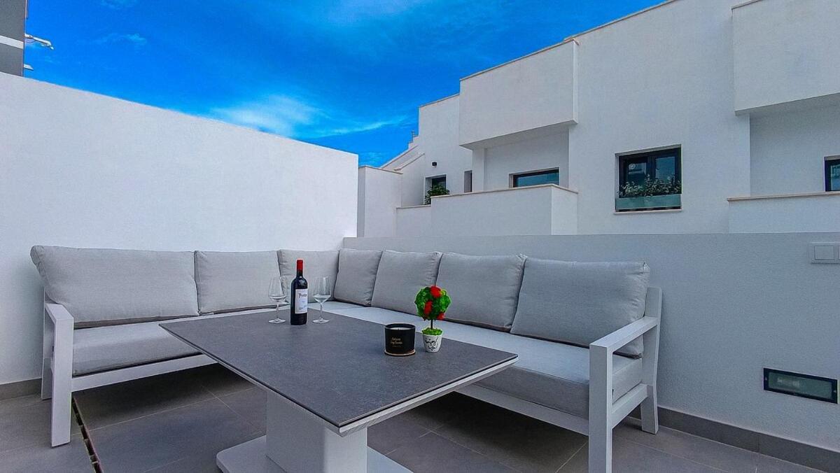 A2502 Sky Hill Modern 3-bedroom In