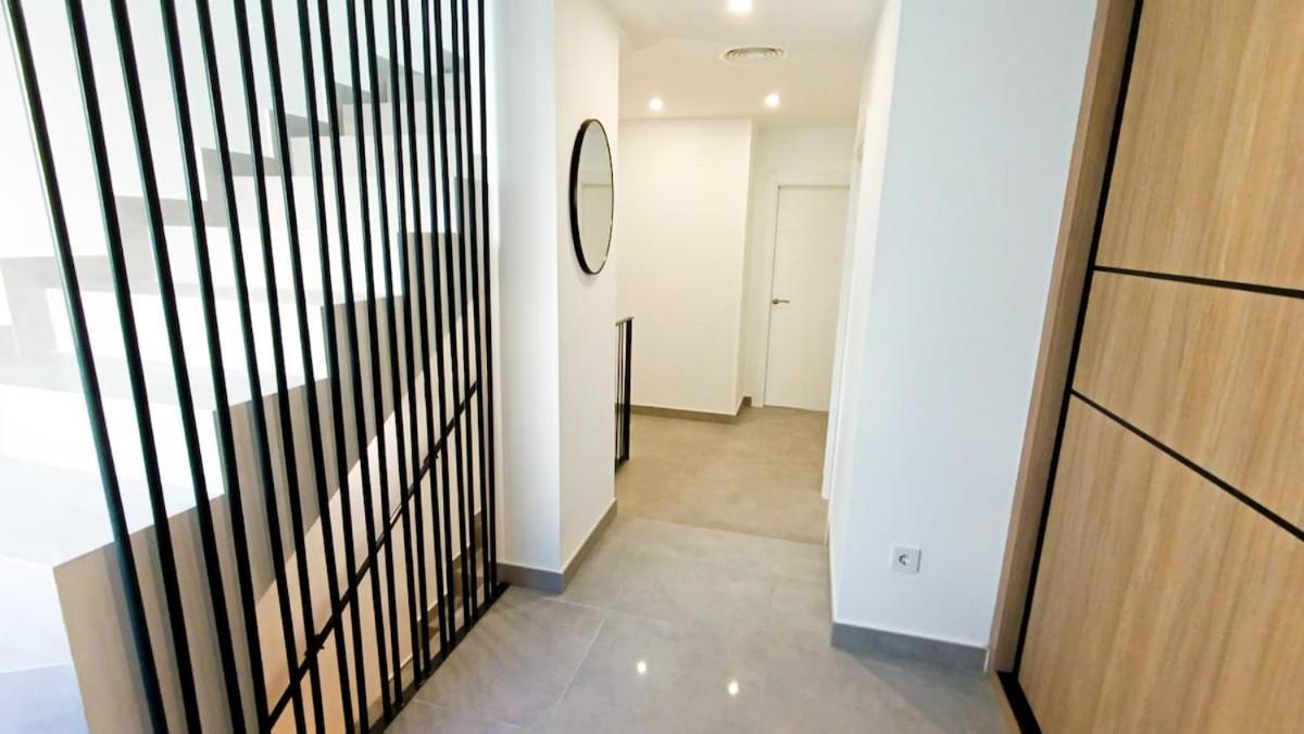 Сasa de vacaciones A2502 Sky Hill Modern 3-bedroom In