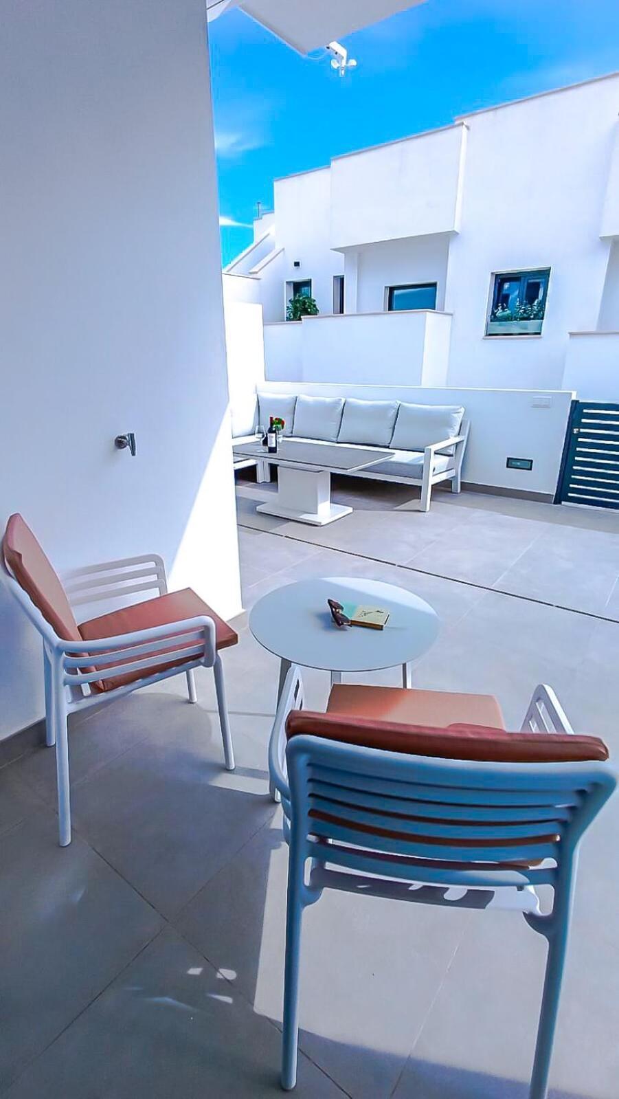 A2502 Sky Hill Modern 3-bedroom In