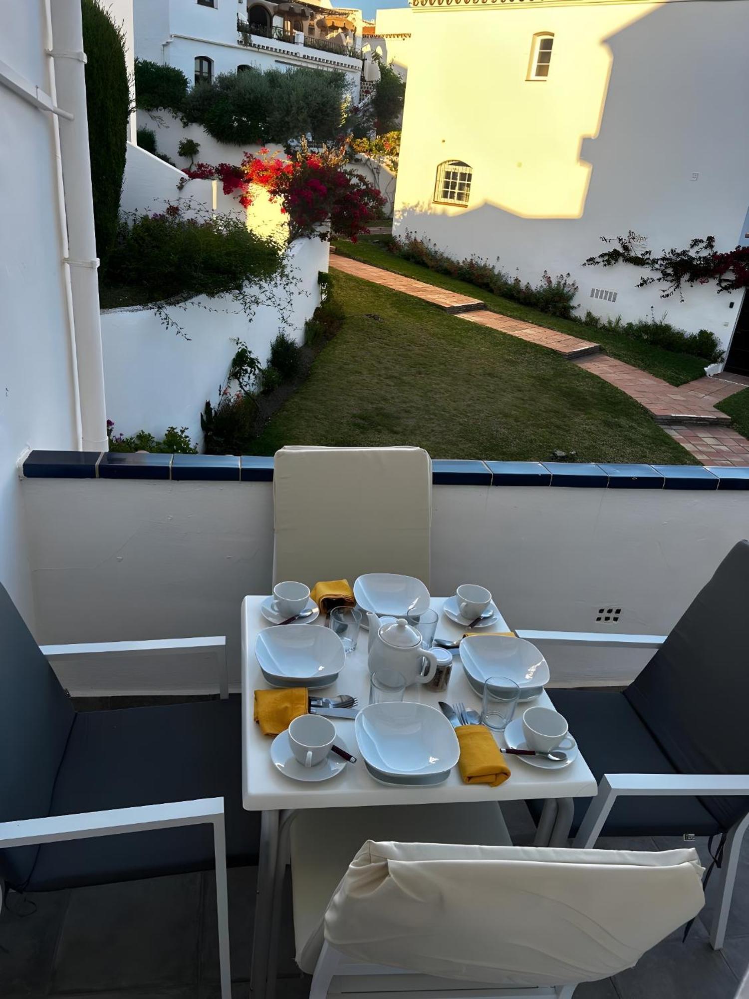 Ella * Nerja