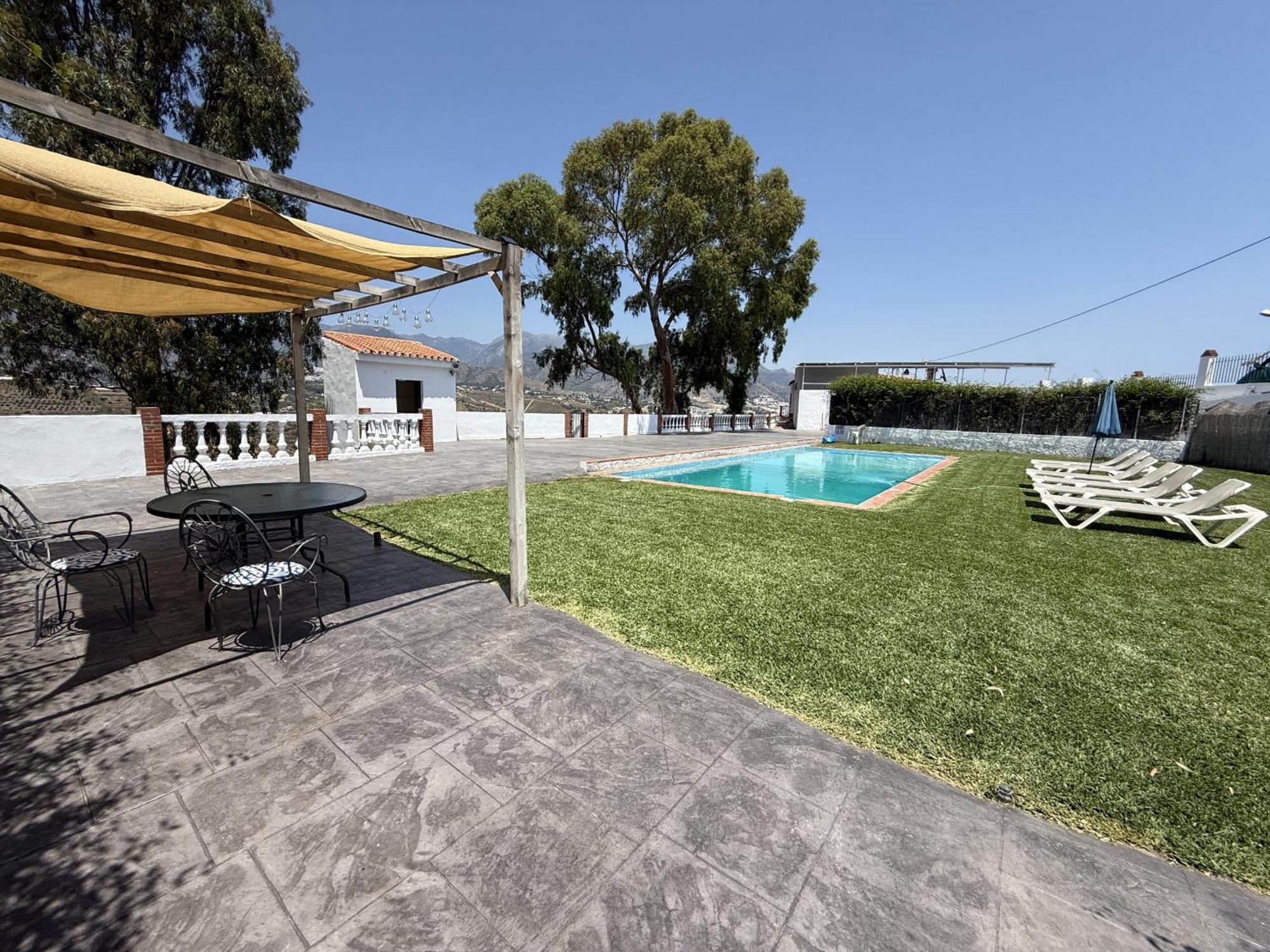 Paradise - Alminares Villa Nerja