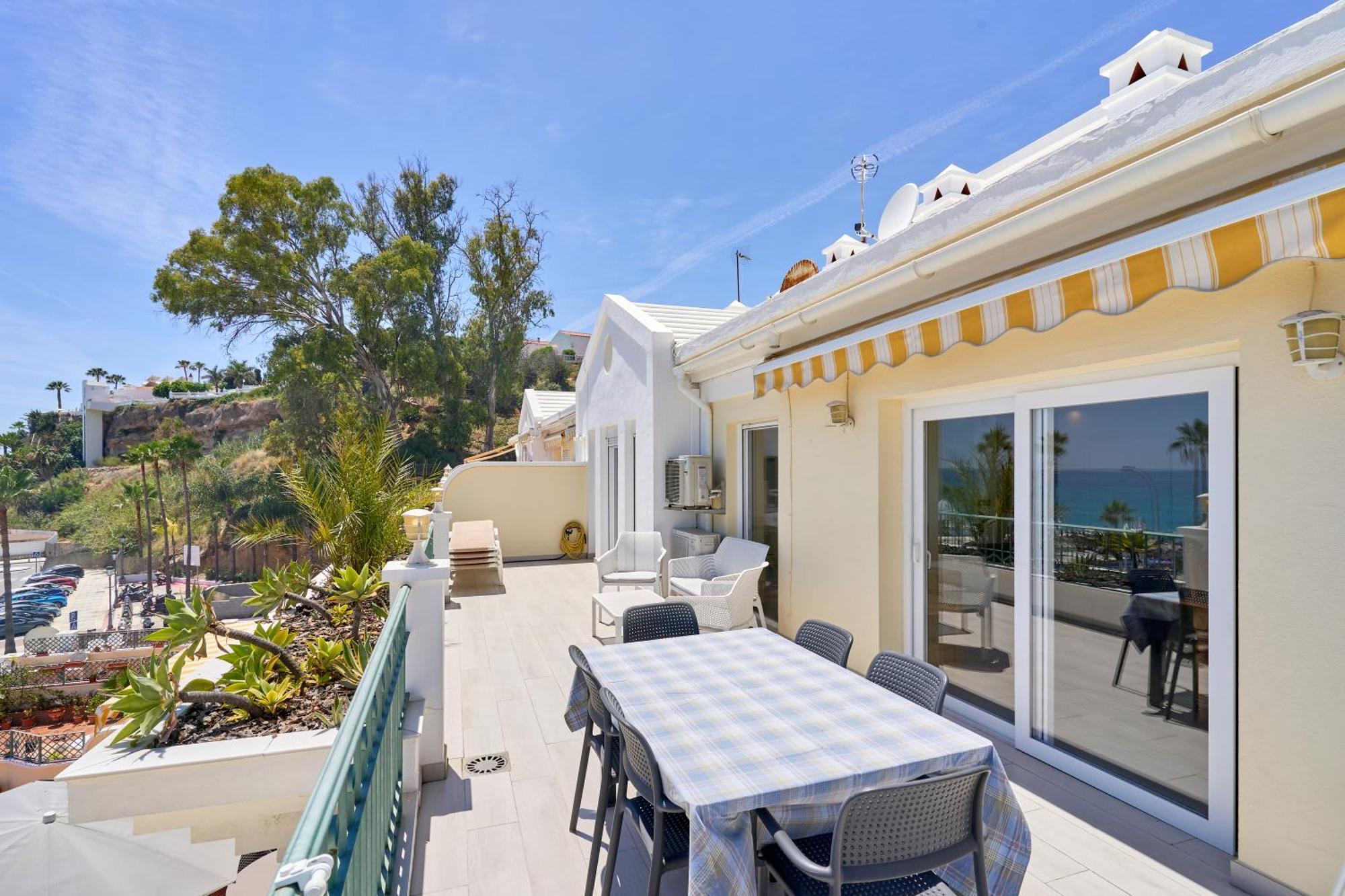 Wonderful Penthouse Apartamento Nerja