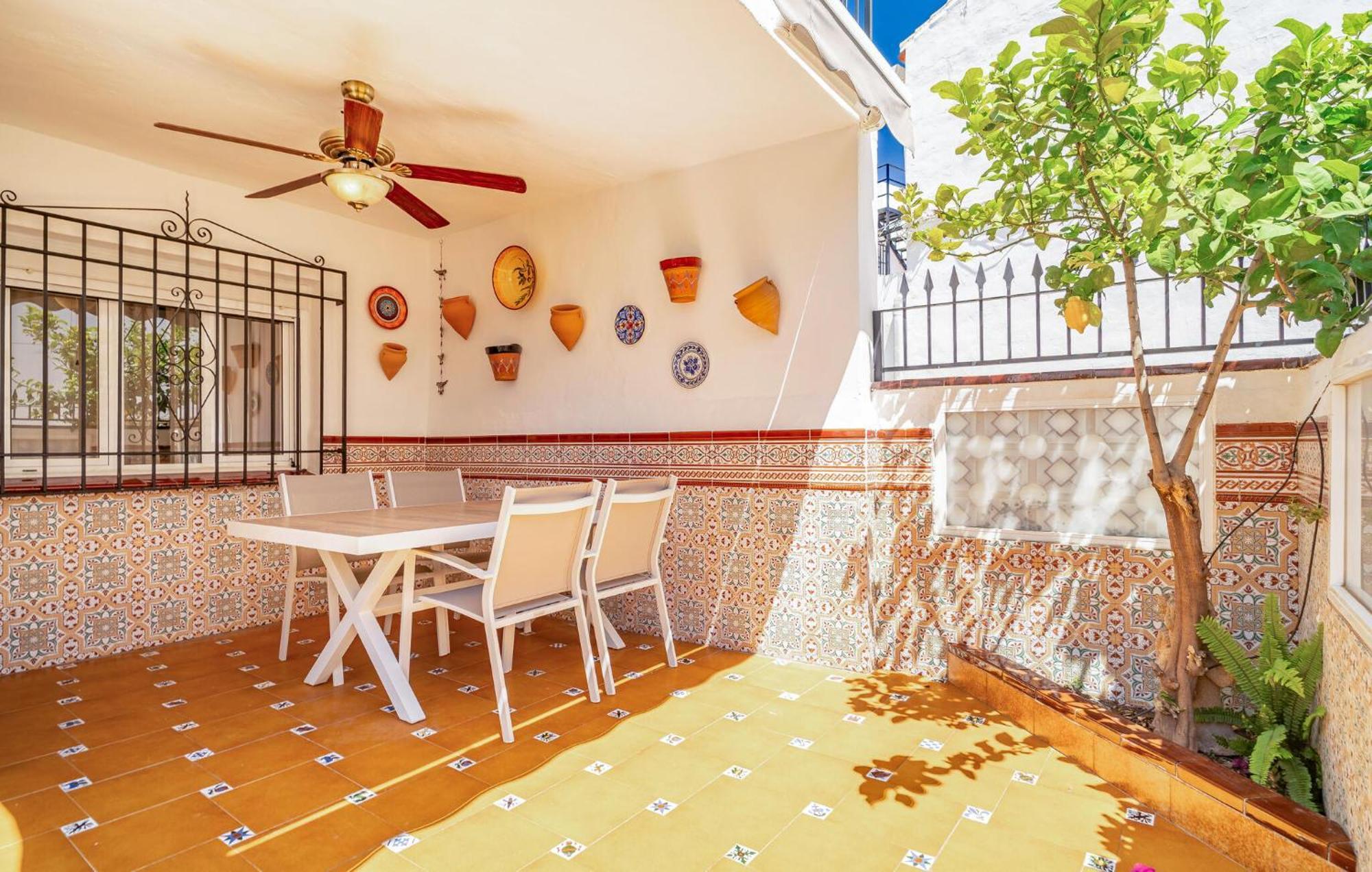 Beautiful In With Kitchenette Nerja