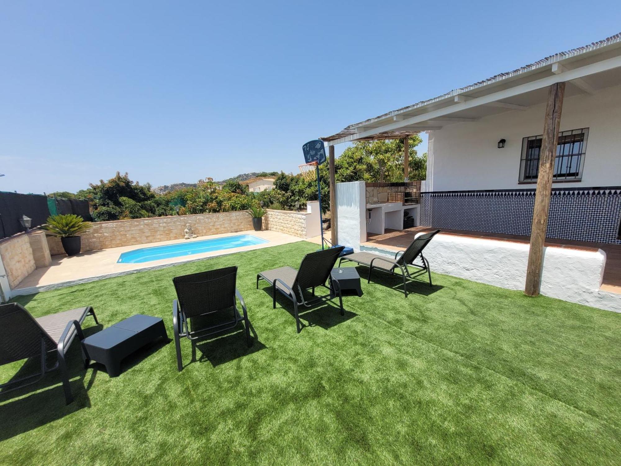 Con Piscina Y Barbacoa En 4 Personas Nerja
