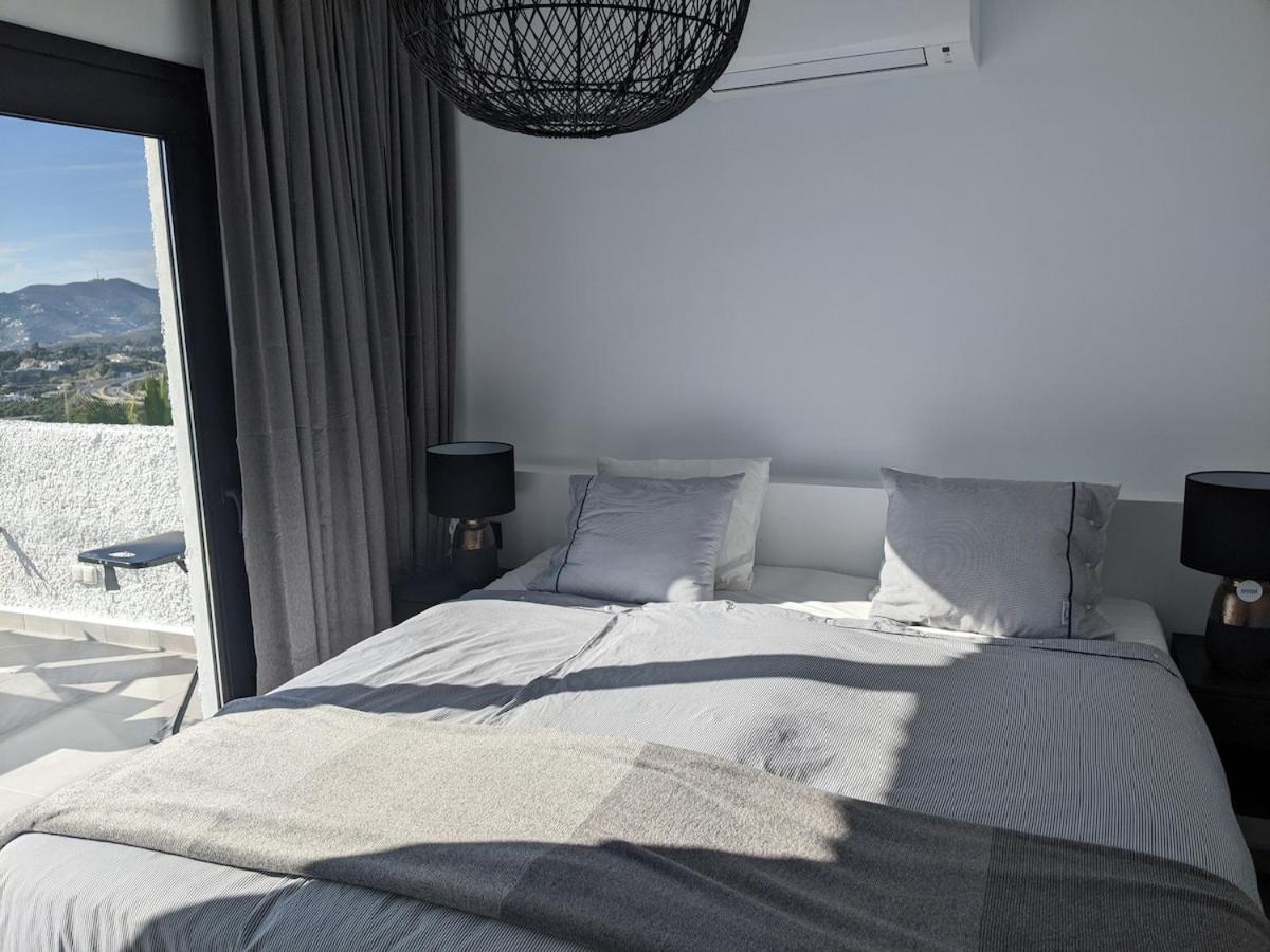 Apartment Completely Renovated Large Apt, Amazing Sea Views Nerja