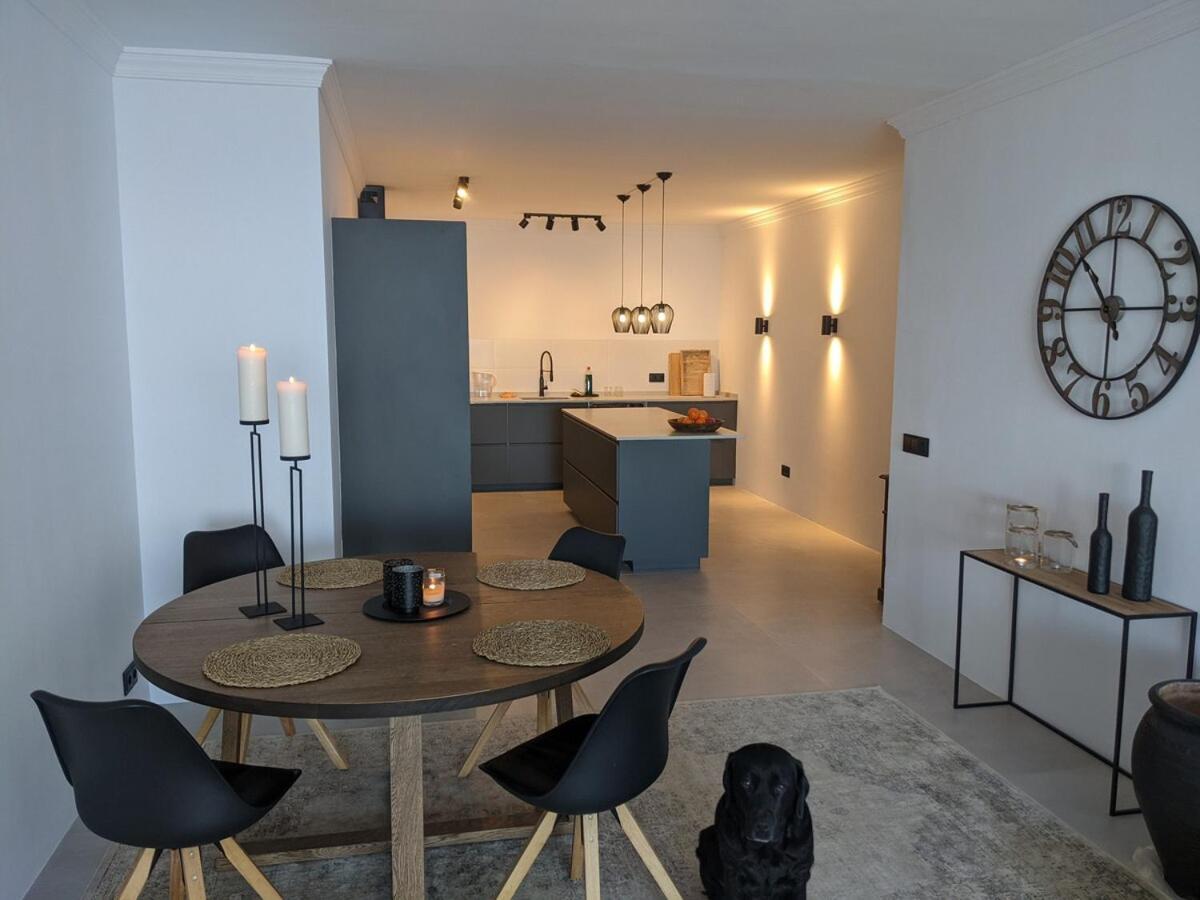 Completely Renovated Large Apt, Amazing Sea Views