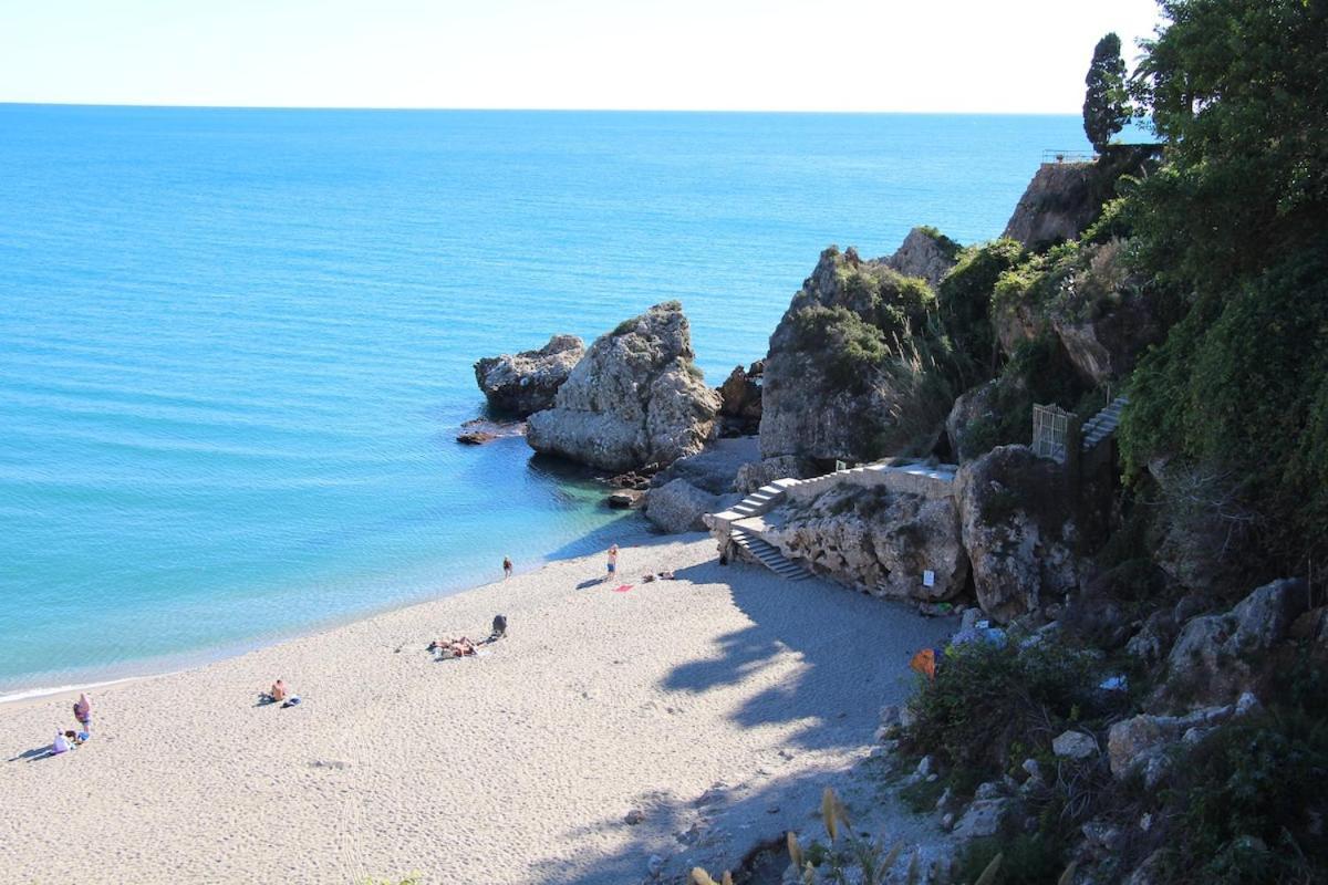 Completely Renovated Large Apt, Amazing Sea Views Apartment *