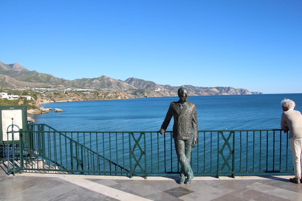 Completely Renovated Large Apt, Amazing Sea Views