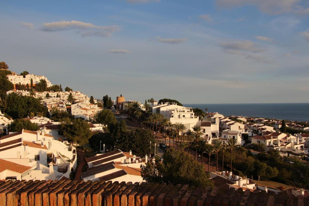 Completely Renovated Large Apt, Amazing Sea Views Apartment *