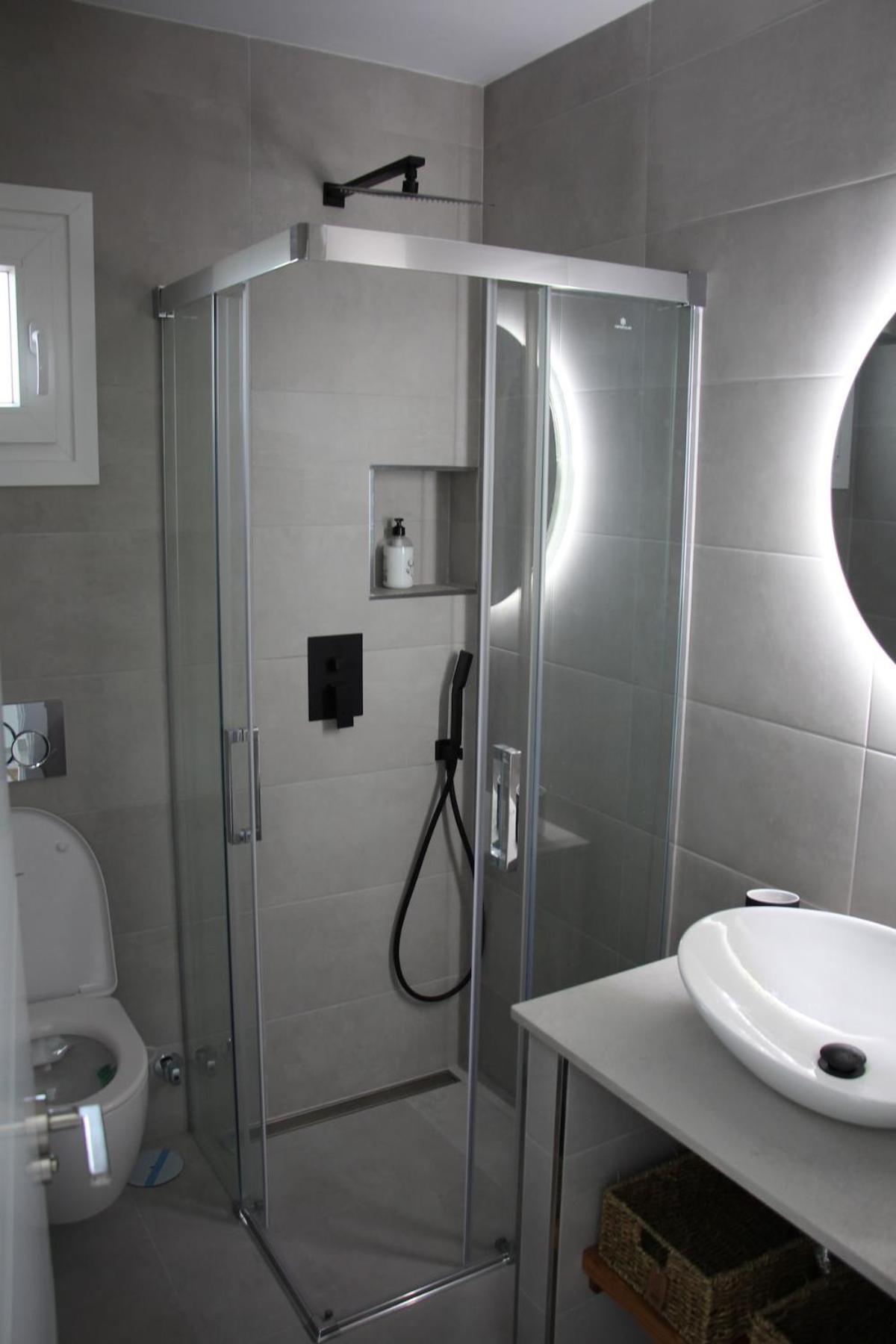 Apartment Completely Renovated Large Apt, Amazing Sea Views *