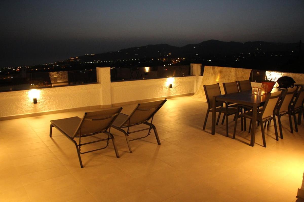 Completely Renovated Large Apt, Amazing Sea Views *