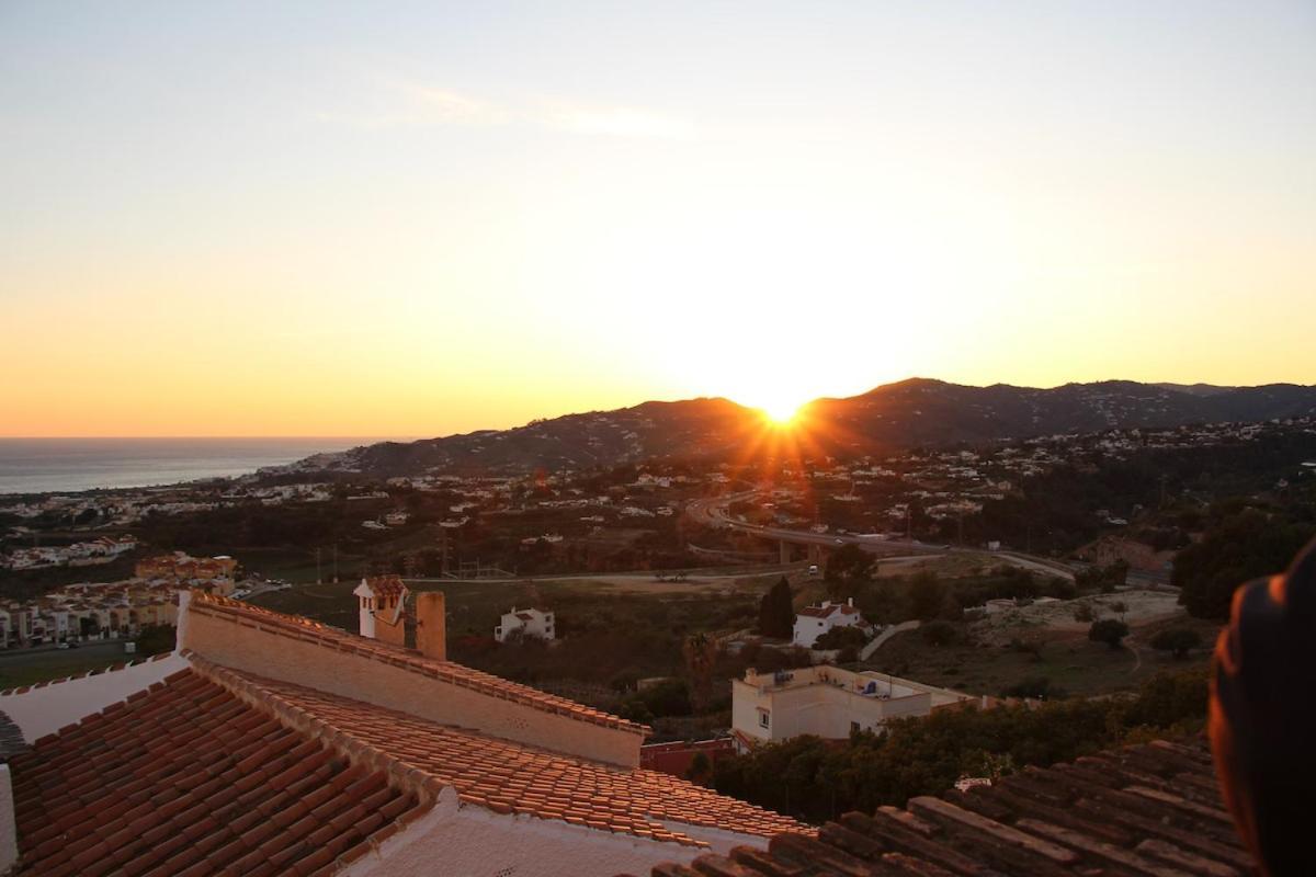 Completely Renovated Large Apt, Amazing Sea Views Apartment Nerja