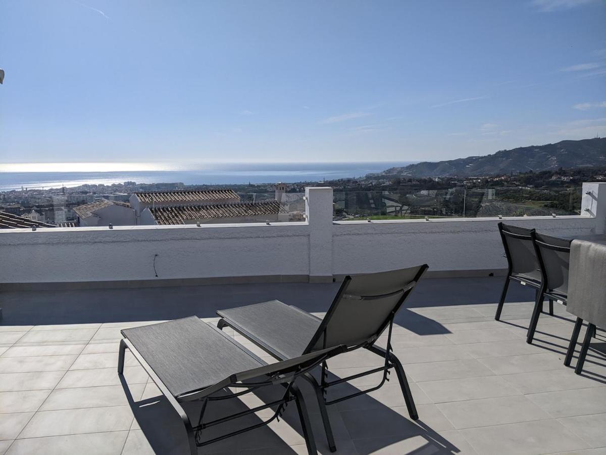 Completely Renovated Large Apt, Amazing Sea Views *