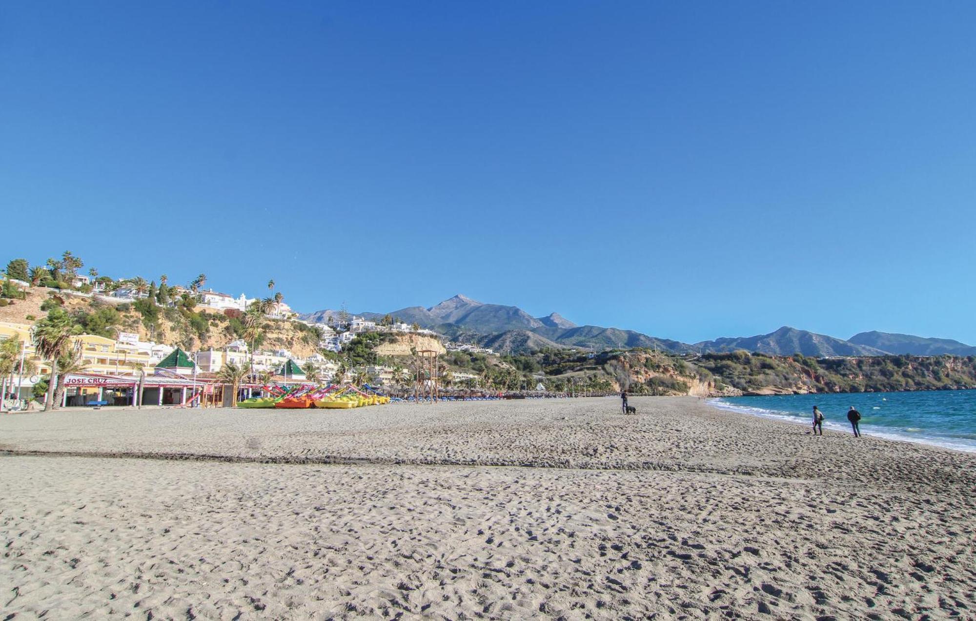 Сasa de vacaciones 3 Bedroom Awesome In Nerja