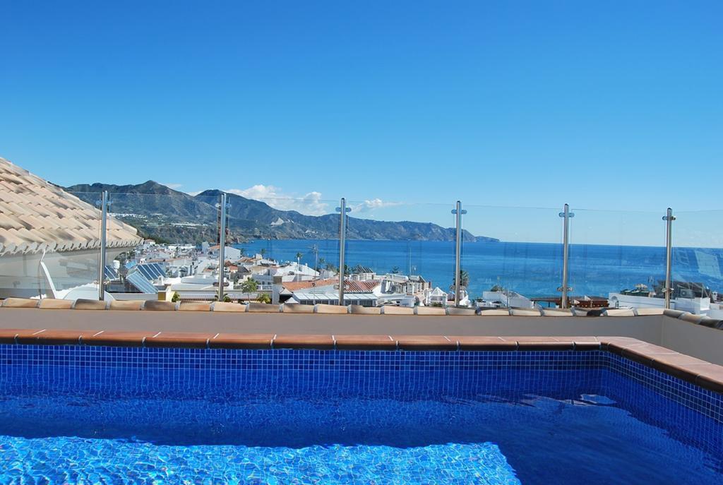 Plaza Apartment *