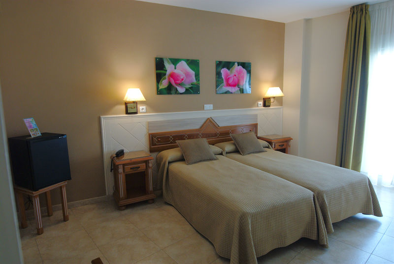 Hotel Puerta Del Mar 3*